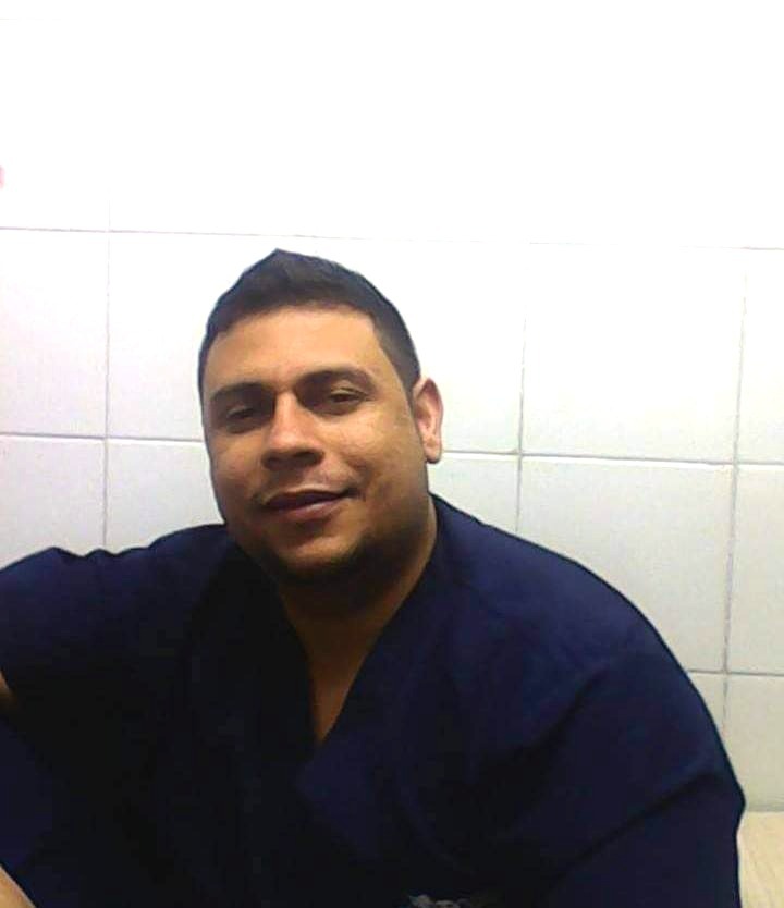 Alfredo González Gómez en sus días como médico de urgencias.