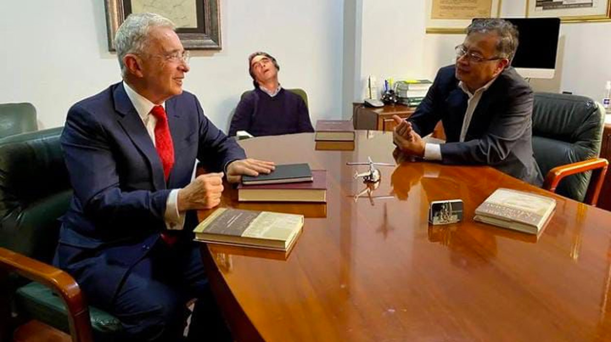 Los memes que deja el encuentro Uribe-Petro