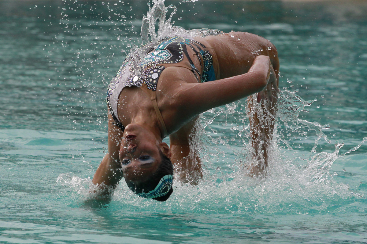 Jennifer Paniagua y Mary-Ann Van Grinsven de Guatemala compiten hoy, en la prueba natación artística dueto.