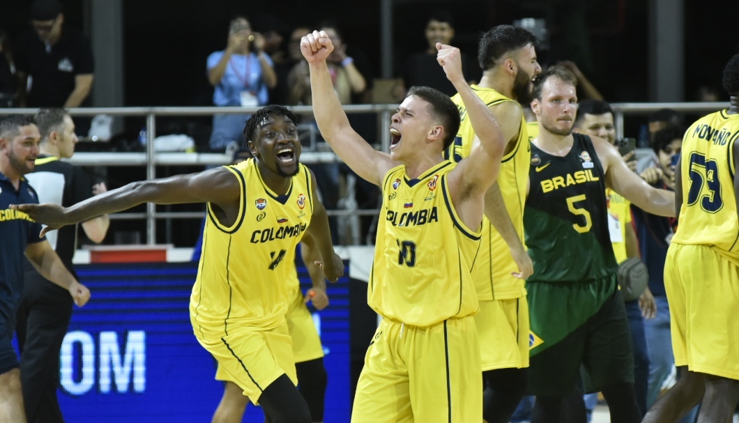 Hansel Atencia celebra tras el histórico triunfo.