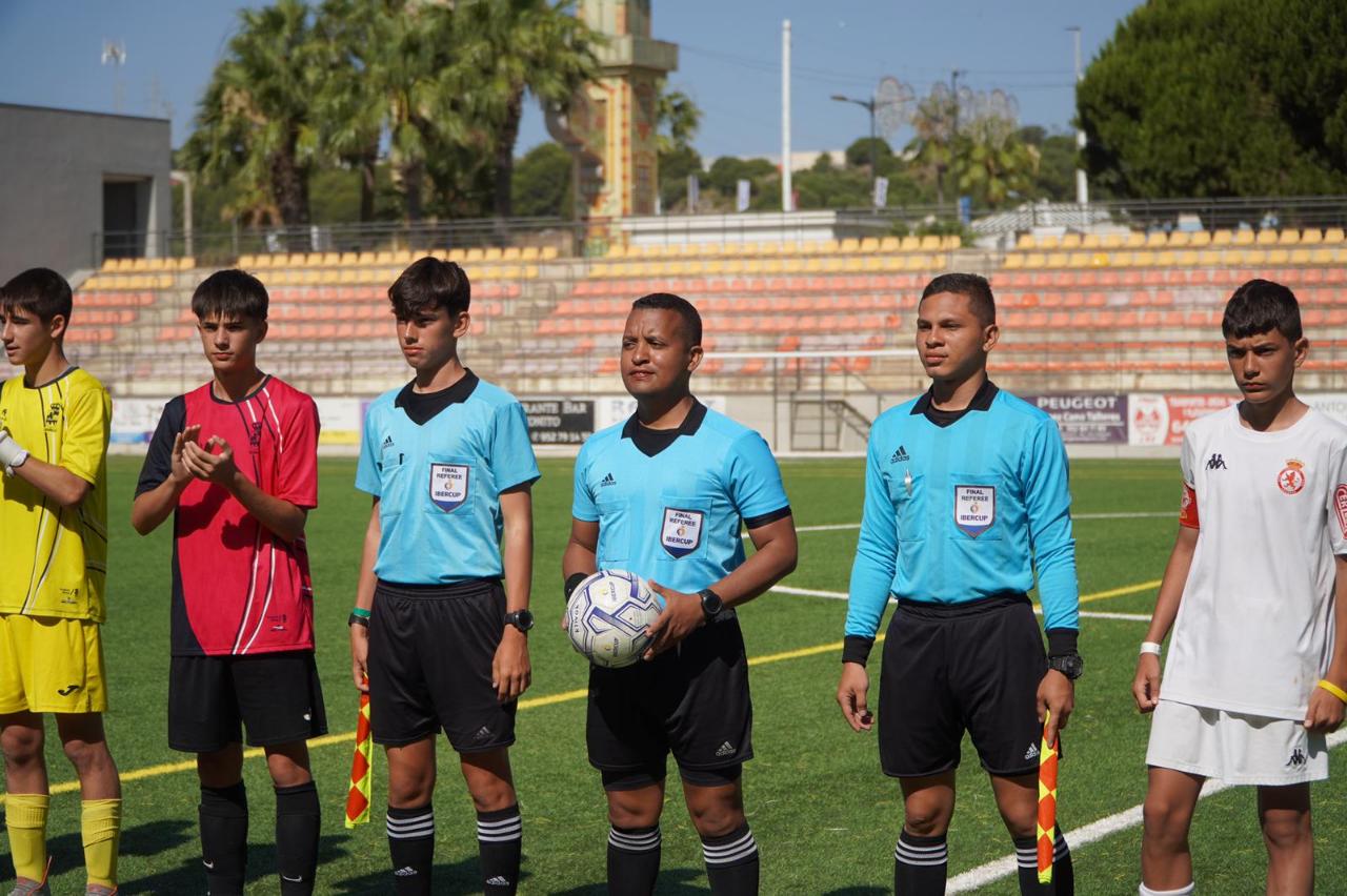 Juan Pablo López, Jorge acosta y Jesús guerra durante un partido. 