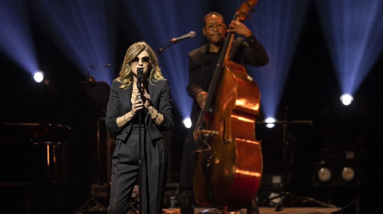 La cantante estadounidense Melody Gardot durante su presentación en el Festival del Jazz 2022 en Montreux.