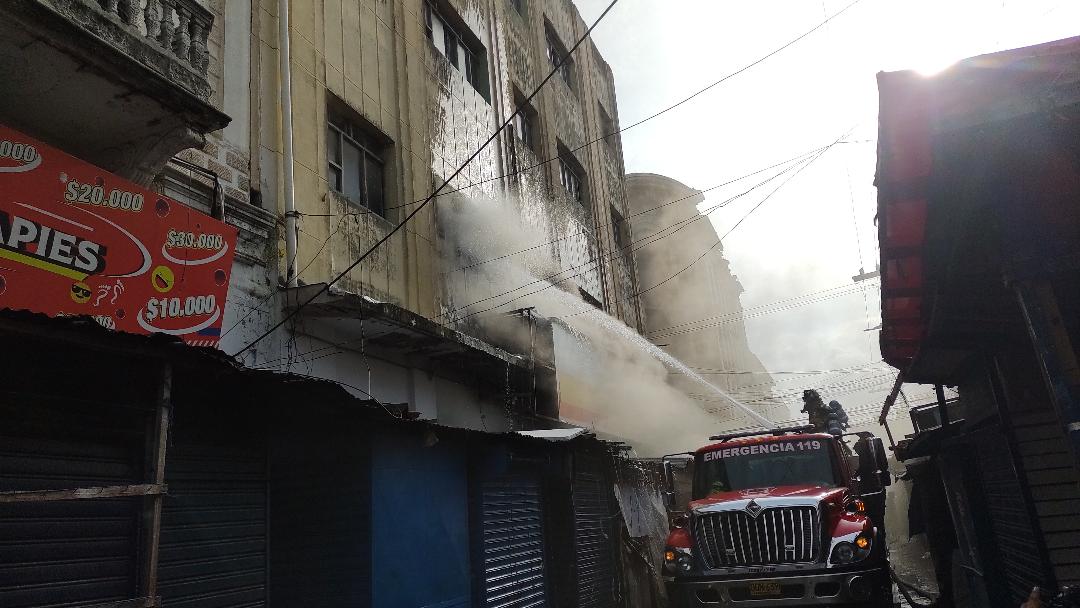 Emergencia por incendio en el Centro de Barranquilla.