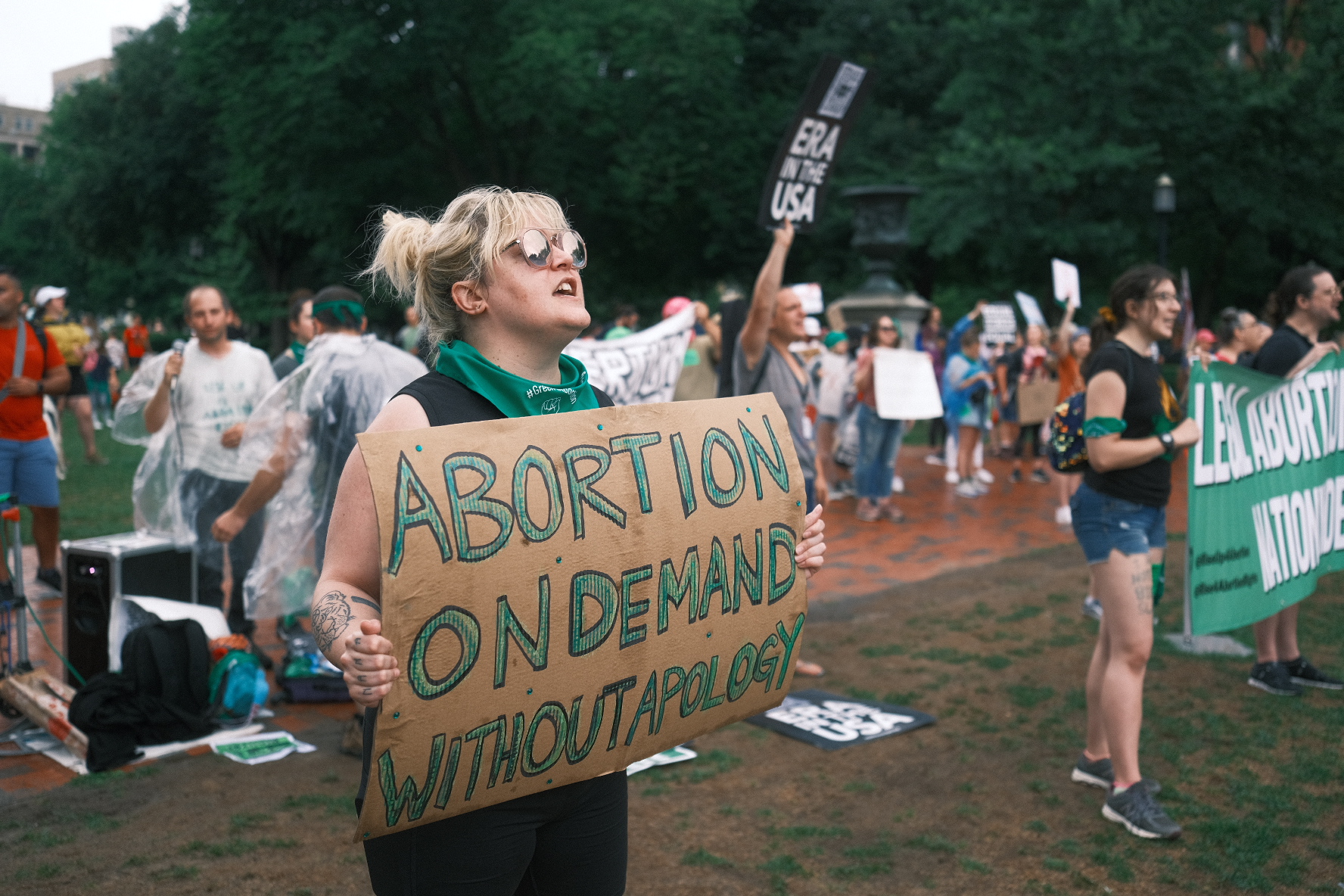Manifestantes a favor del aborto participan en una marcha de mujeres frente a la Casa Blanca, en Estados Unidos.