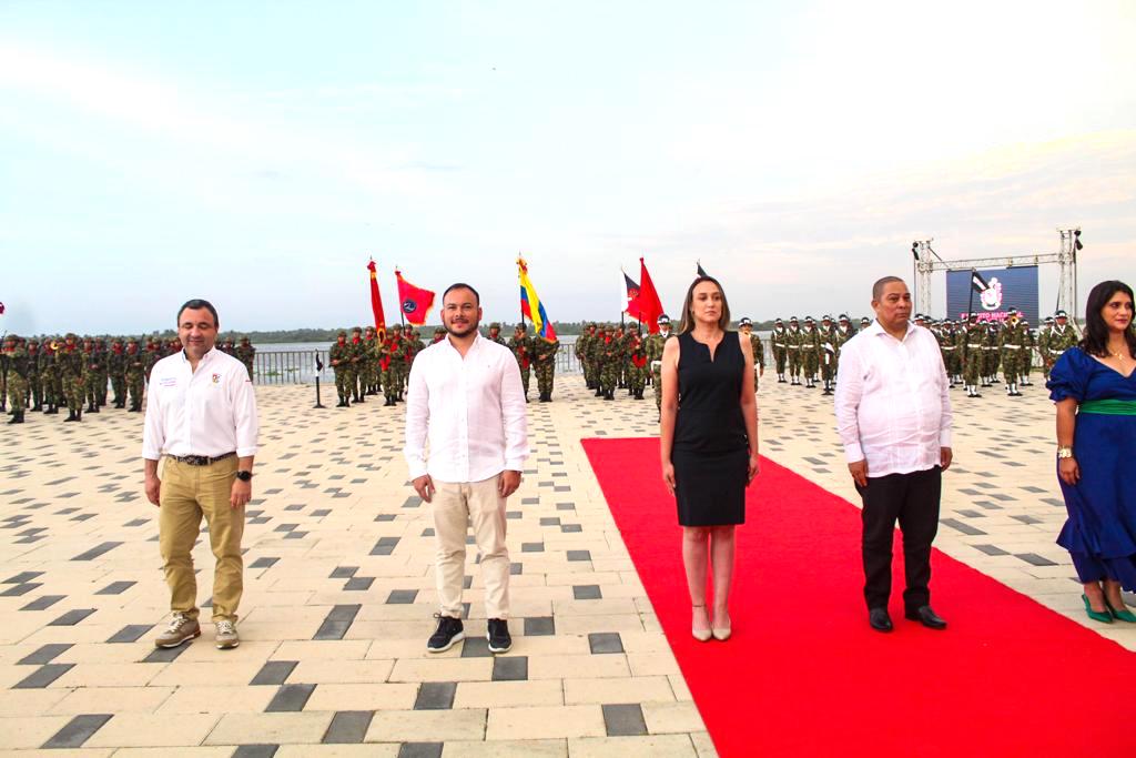 La ceremonia se cumplió en el Gran Malecón del Río.