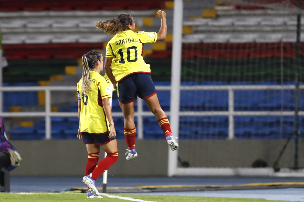 Jugadoras colombianas celebrando en el estadio 'Pascual Guerrero'.