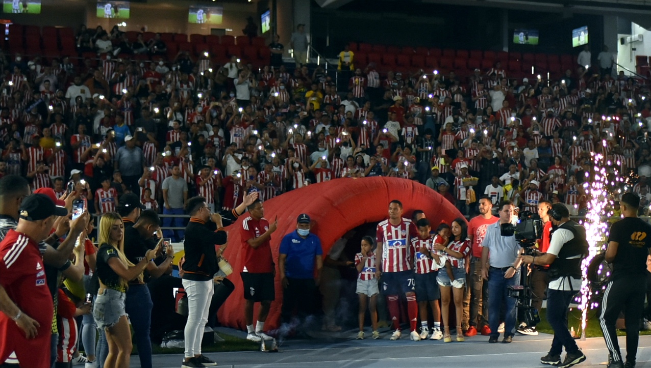 Presentación oficial de Carlos Bacca ante miles de aficionados