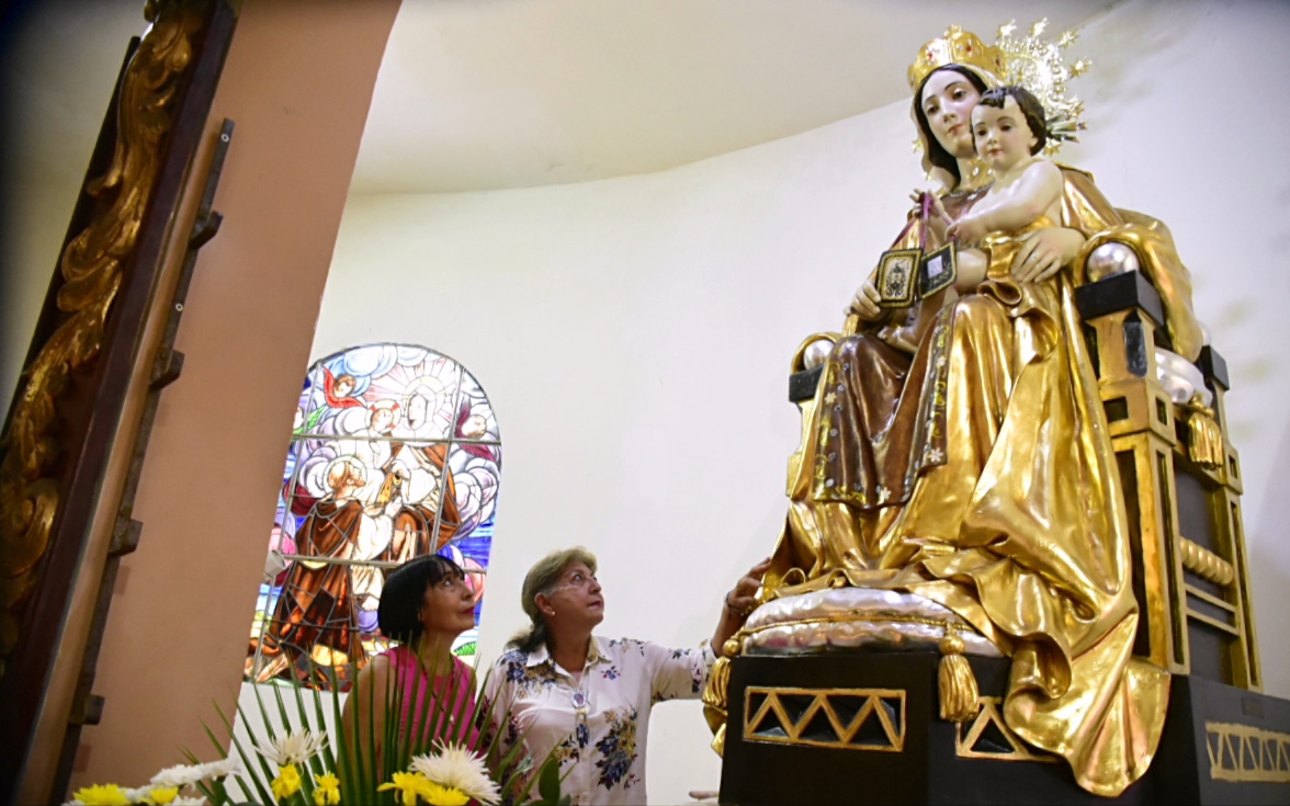 Rocío Márquez y Margarita Volpe, laicos comprometidos de la parroquia.