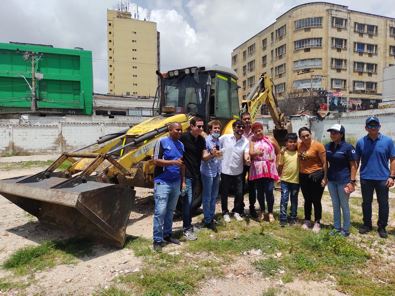 Zona Cero. Alcalde Jaime Pumarejo junto a ciudadanos.