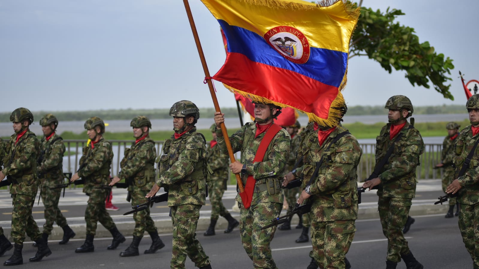 Barranquilla celebró el Día de la Independencia con imponente desfile militar en el Malecón del Río.