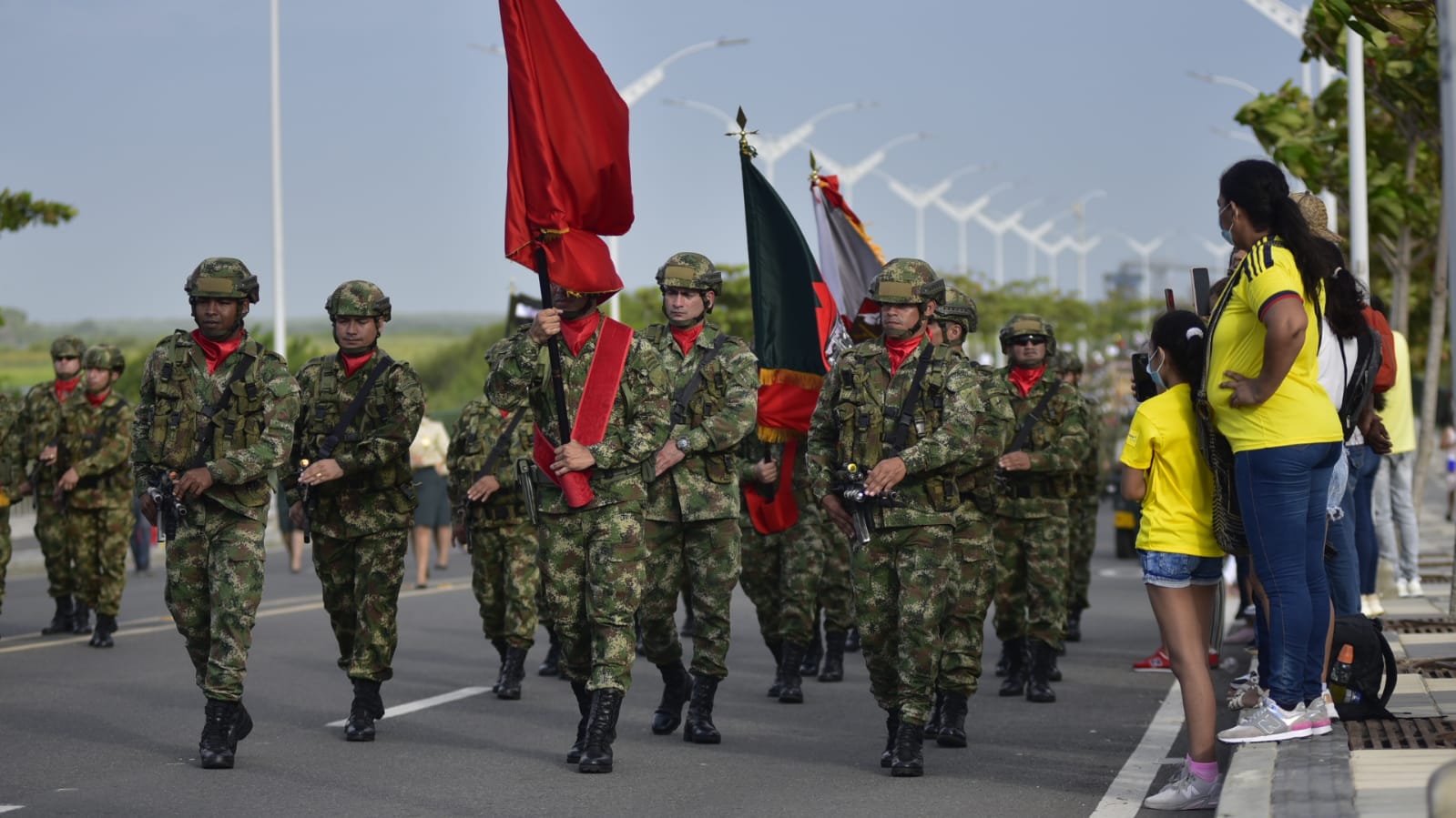 Barranquilla celebró el Día de la Independencia con imponente desfile militar en el Malecón del Río.