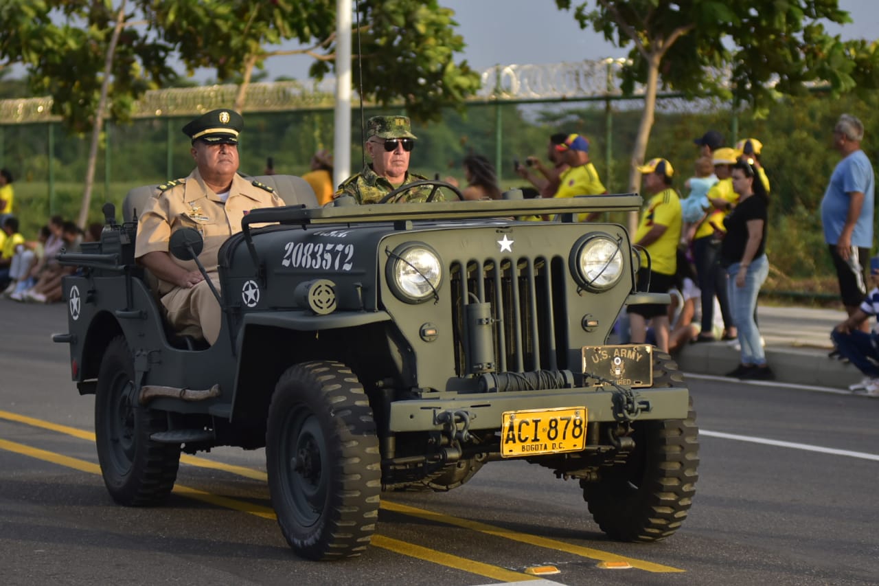 Barranquilla celebró el Día de la Independencia con imponente desfile militar en el Malecón del Río.