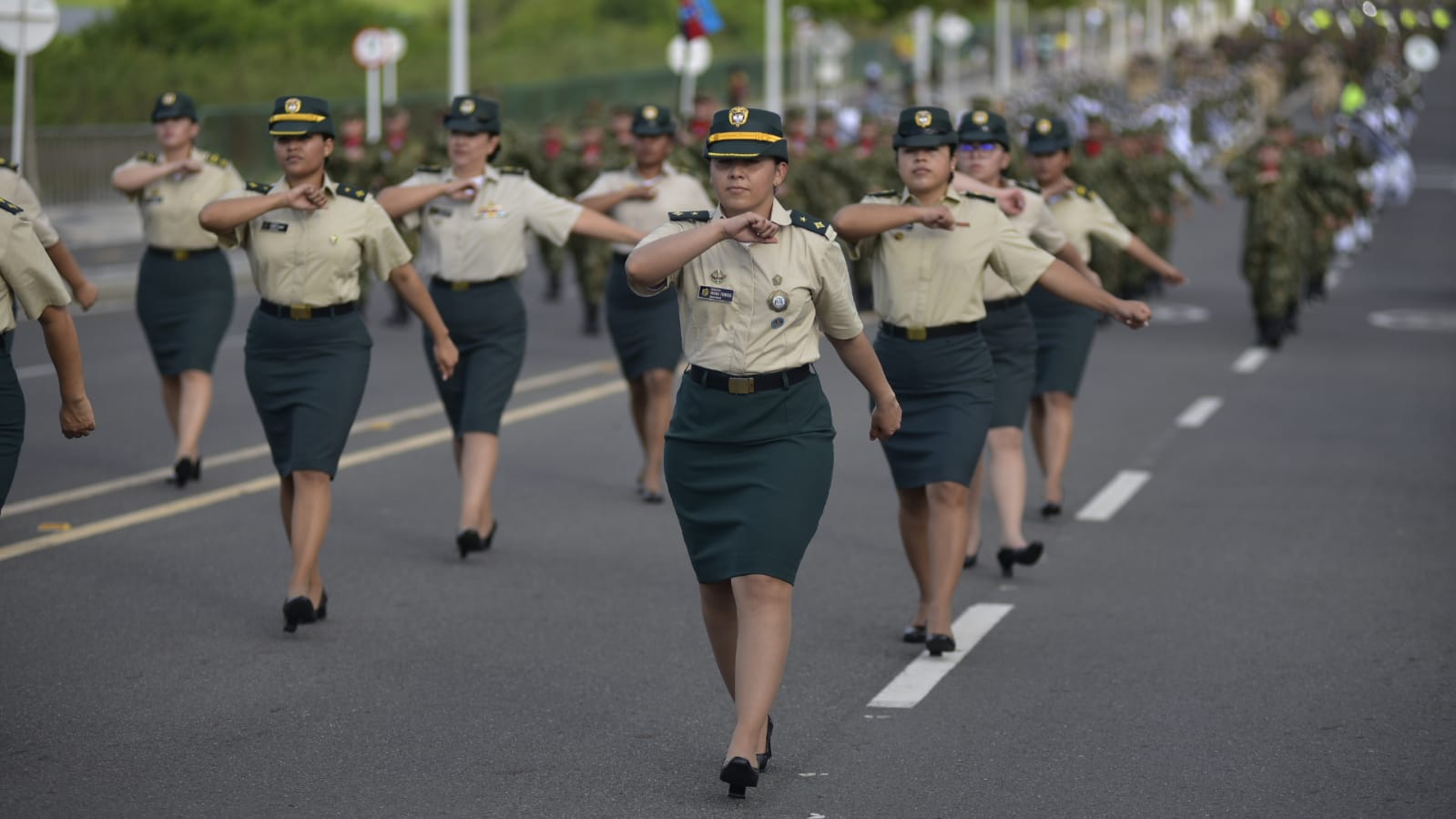 Barranquilla celebró el Día de la Independencia con imponente desfile militar en el Malecón del Río.