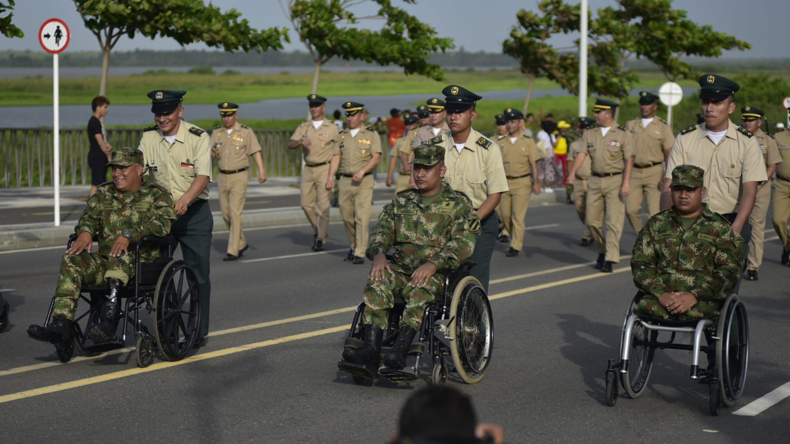 Barranquilla celebró el Día de la Independencia con imponente desfile militar en el Malecón del Río.
