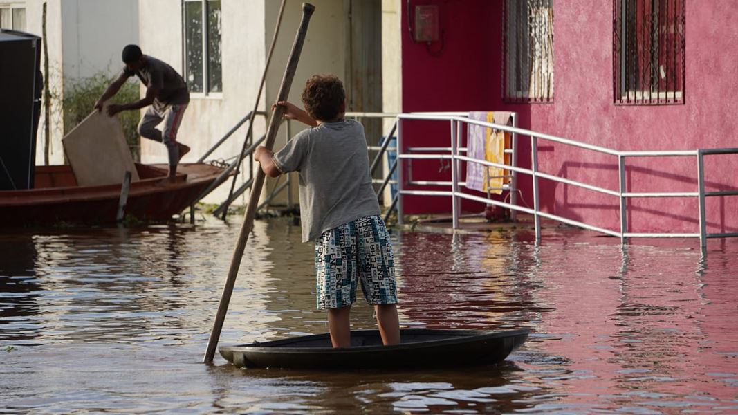 Las calles desaparecieron en La Mojana. Ahora están totalmente rodeadas de agua.