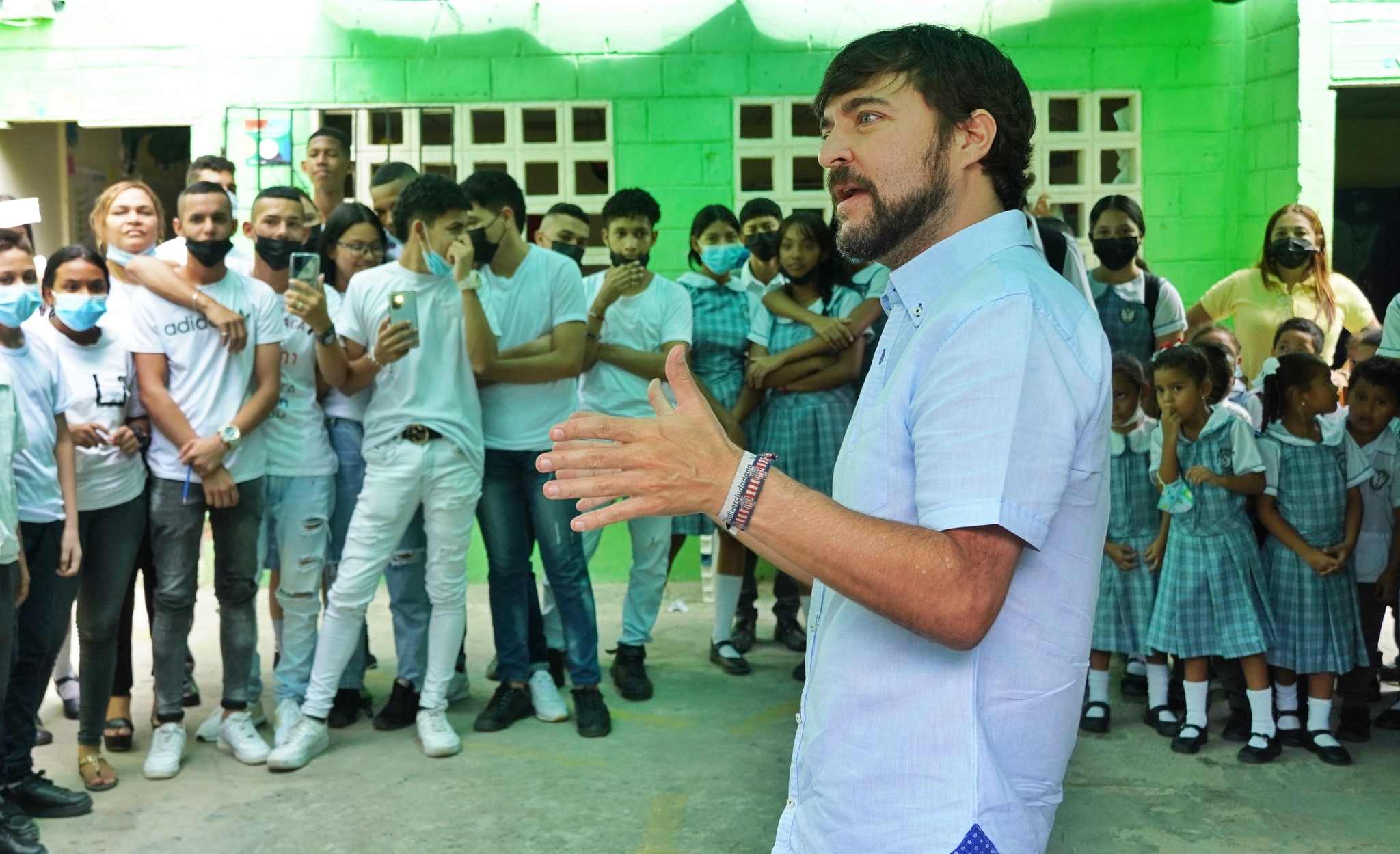 El Alcalde visitando la IED 7 de abril