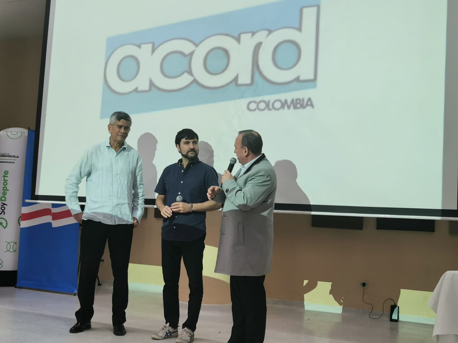 Jaime Pumarejo con Estewil Quesada, presidente de Acord Atlántico, y Faiver Hoyos, presidente de Acord Colombia.