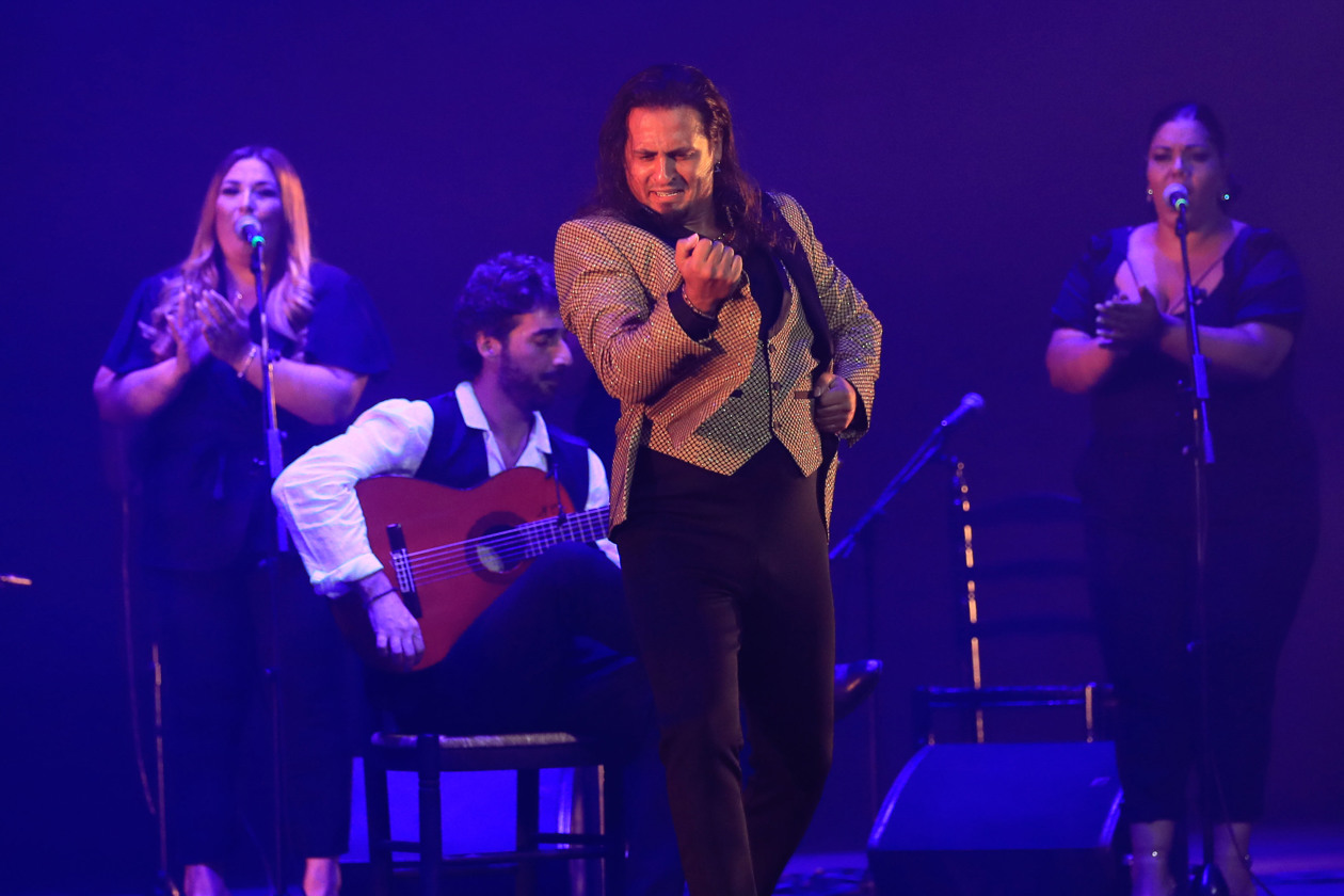 El famoso guitarrista Paco de Lucia fue homenajeado en el Teatro Real de Madrid.