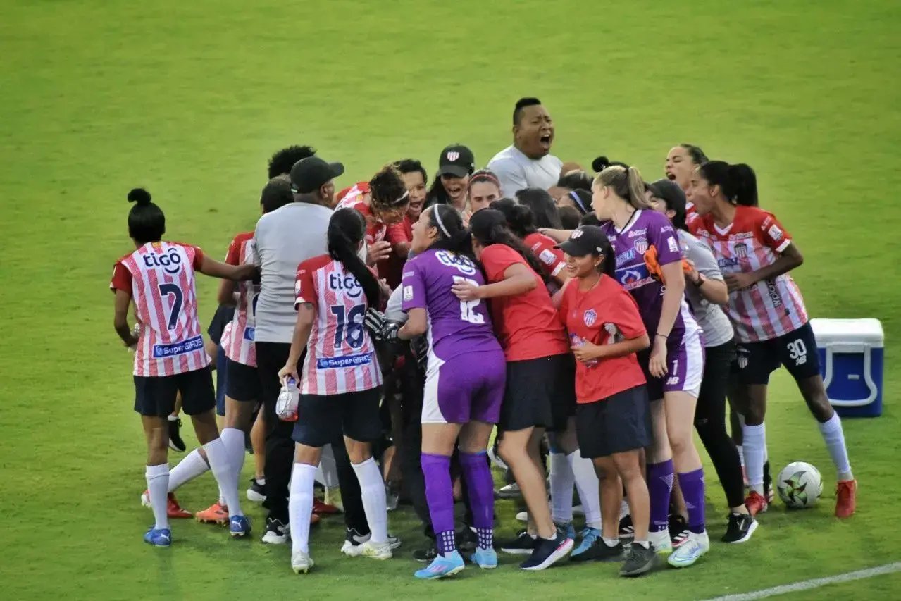 Jugadoras de las 'Tiburonas' de Junior.