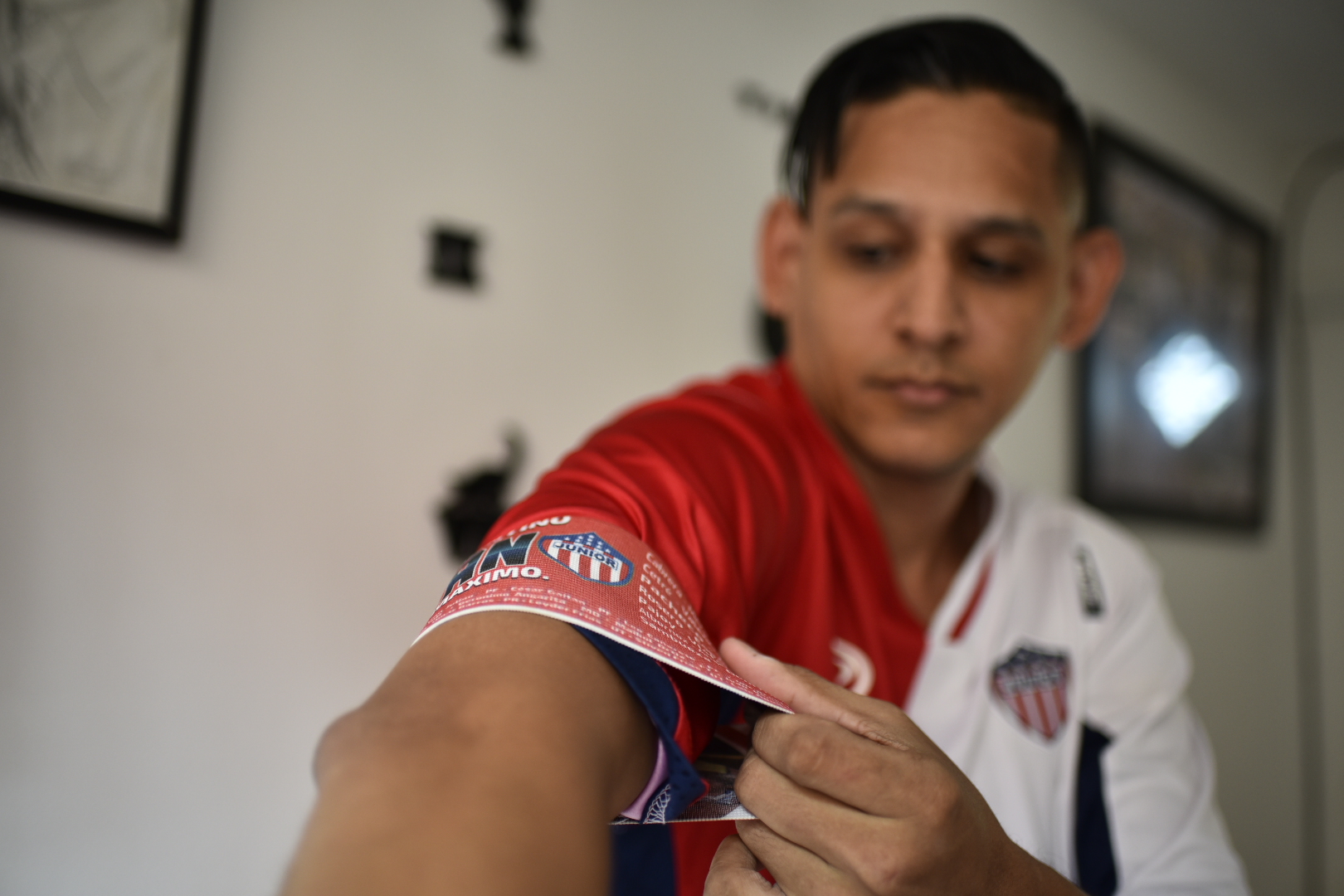 Una cinta de capitán que Joan guarda en su colección. 