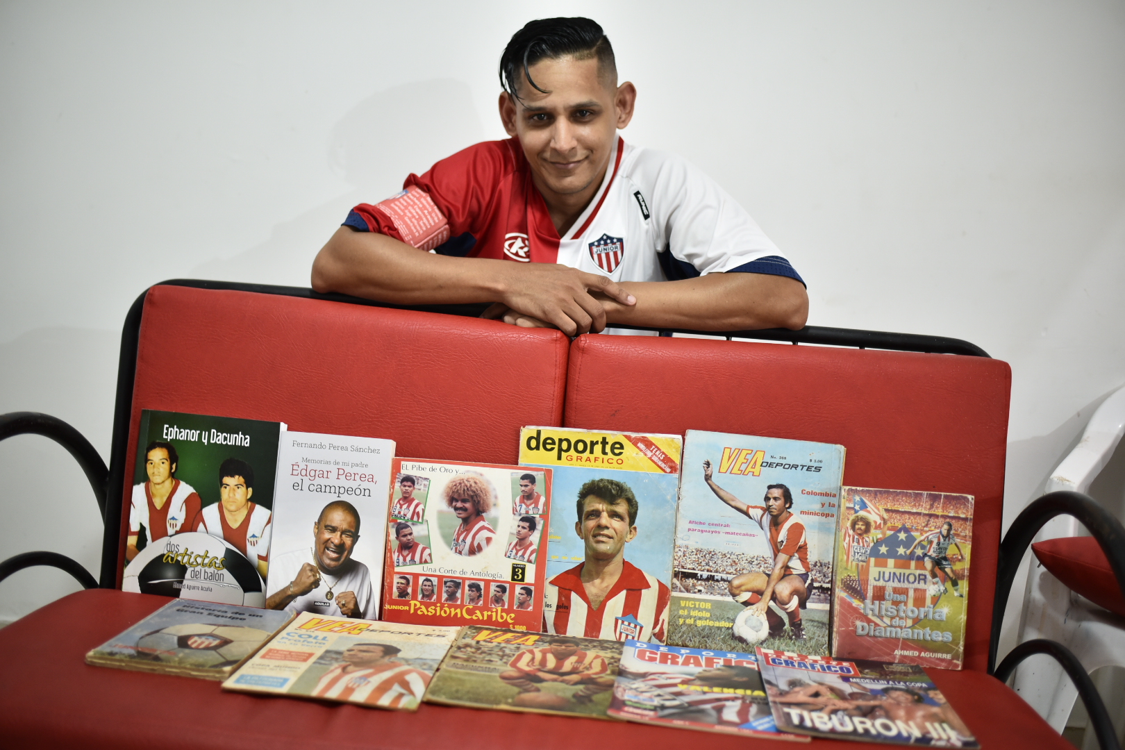 Prensa y revistas con artículos históricos sobre Junior. 
