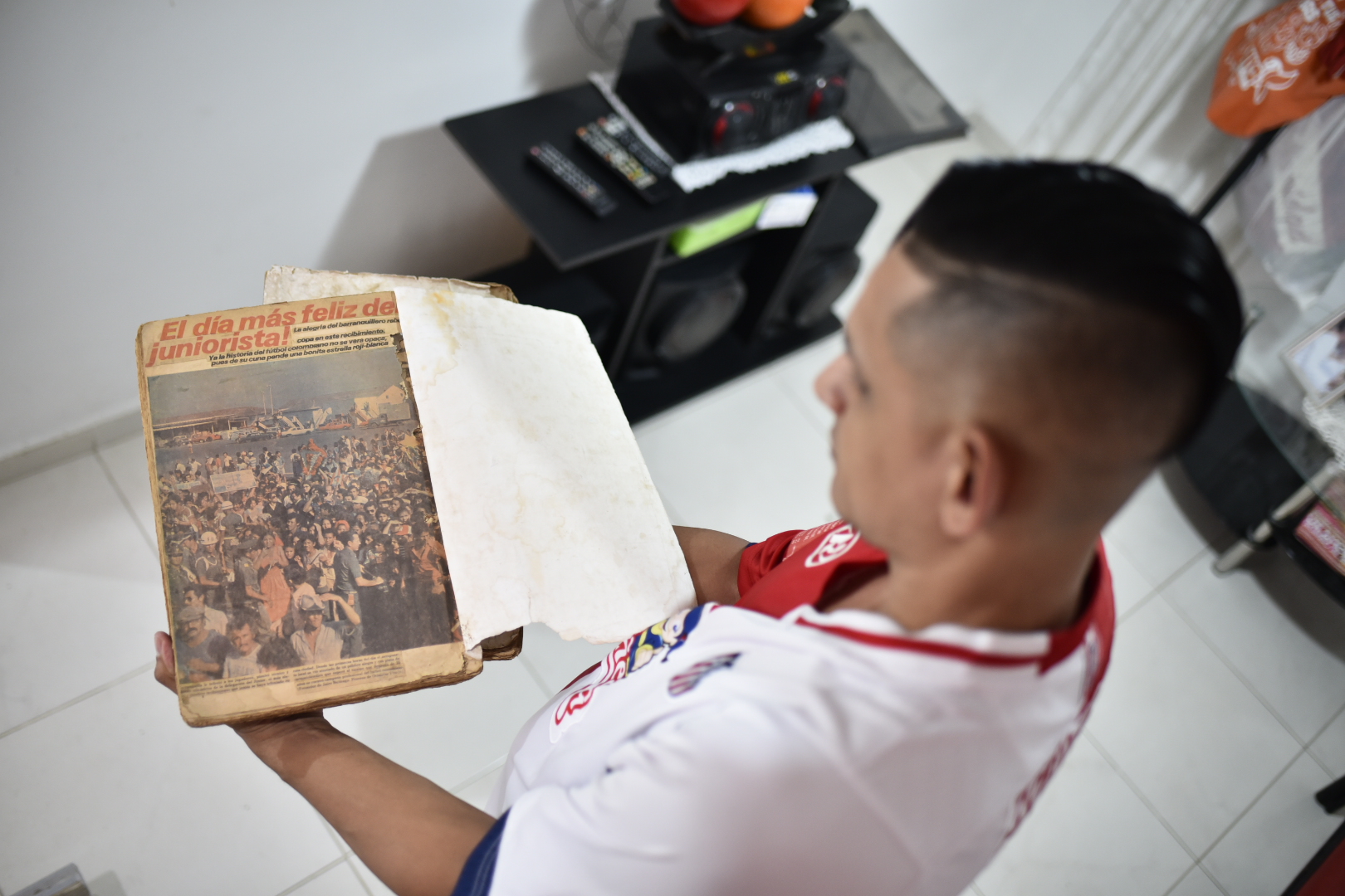 Recortes de prensa sobre Junior. 