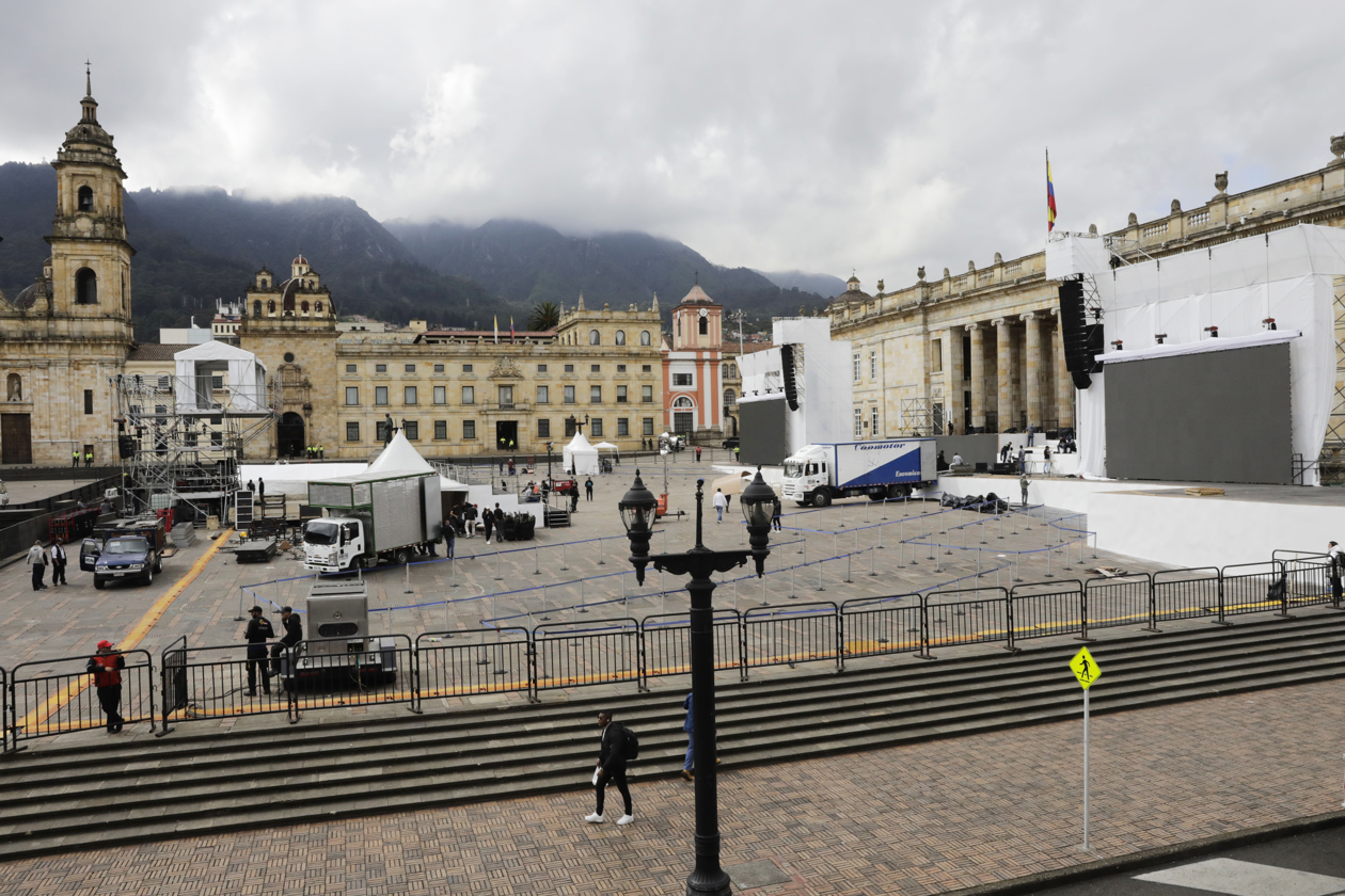 Bogotá se blinda con 15.000 policías y militares para la investidura de Petro