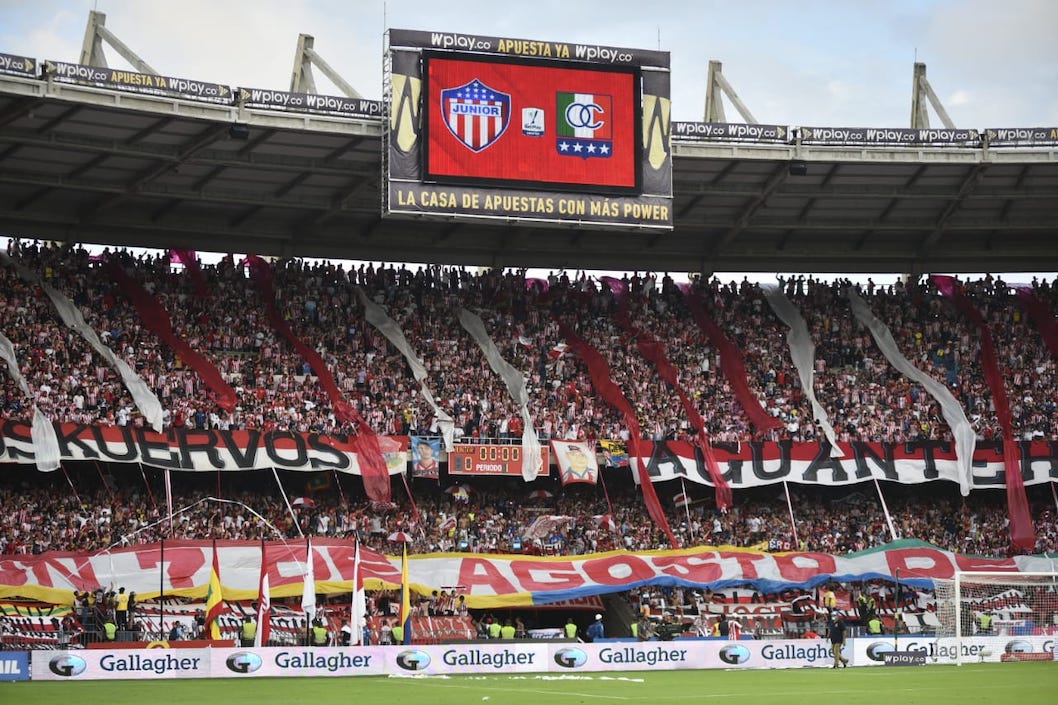 Cristian Mercado Tribuna colmada por los hinchas.