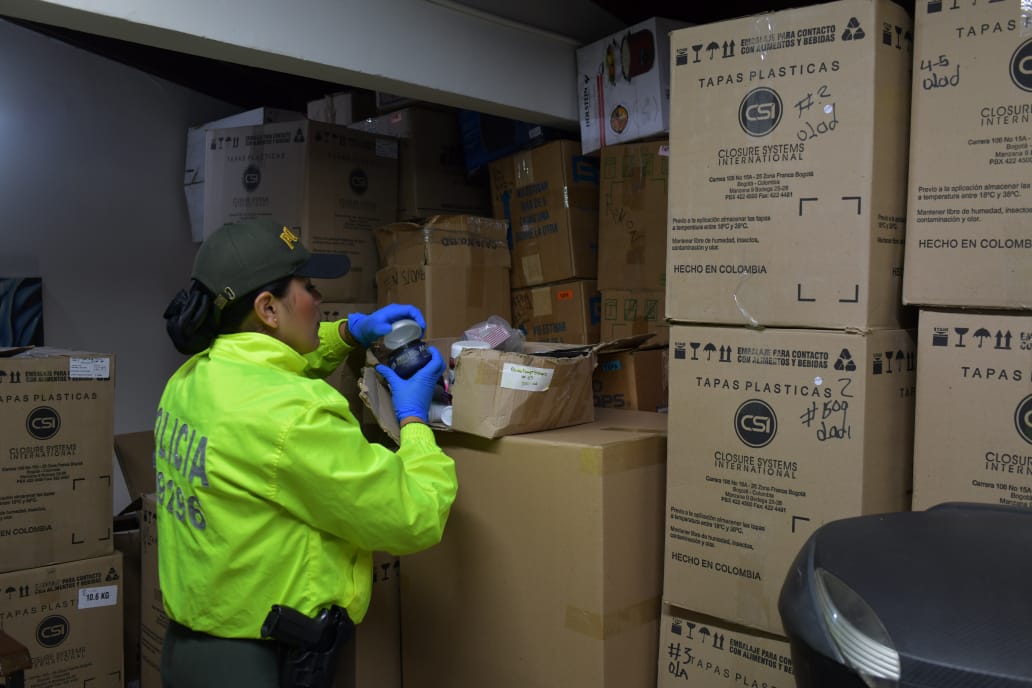 Productos falsificados hallados por la Policía.