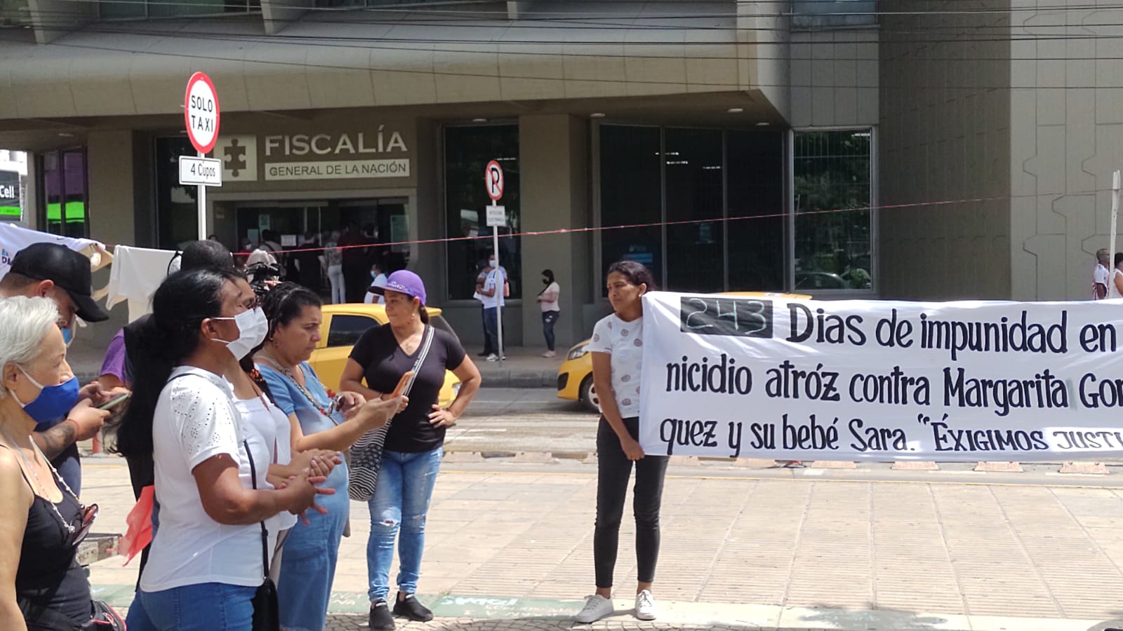 Zona Cero Plantón en la sede la Fiscalía para exigir justicia tras el feminicidio de Margarita Gómez Márquez.