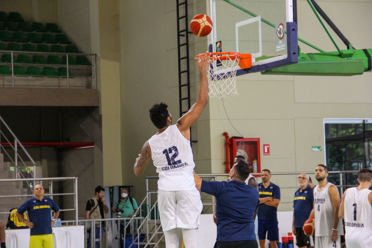 Jaime Echenique, estrella de la Selección Colombia de baloncesto.