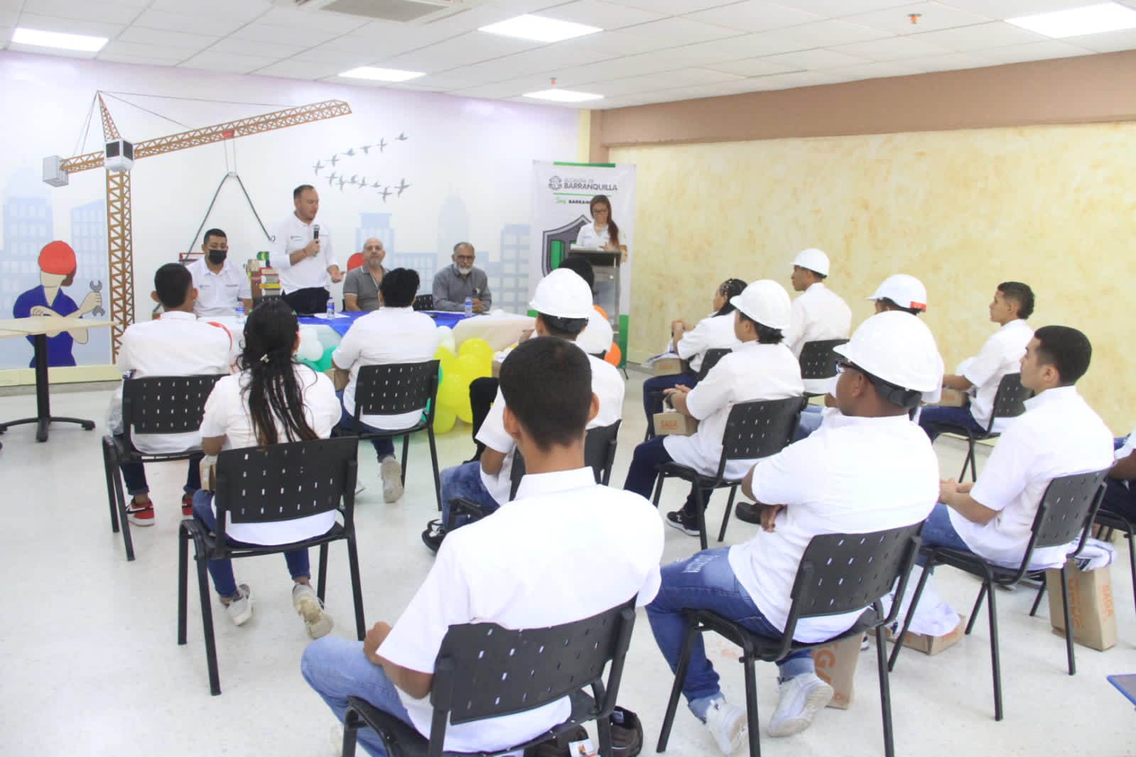 Alcaldía de Barranquilla Jóvenes del programa ‘Vuelve y juega’.