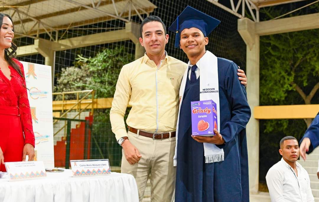Luis Ricardo Mendoza y el vicerrector de investigación y extensión, Carlos Mario Márquez