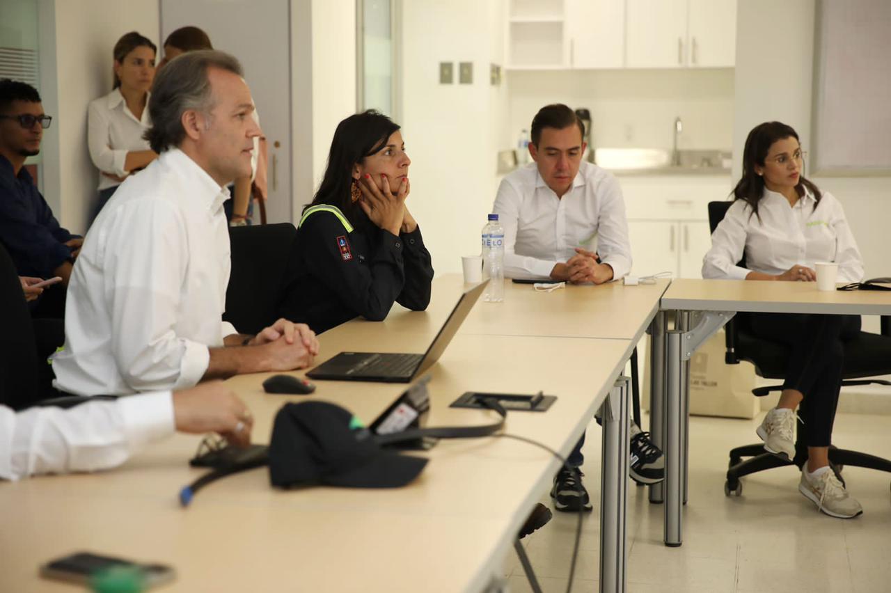 El Presidente de Promigas, Juan Manuel Rojas y la Ministra de Minas y Energía, Irene Vélez Torres.