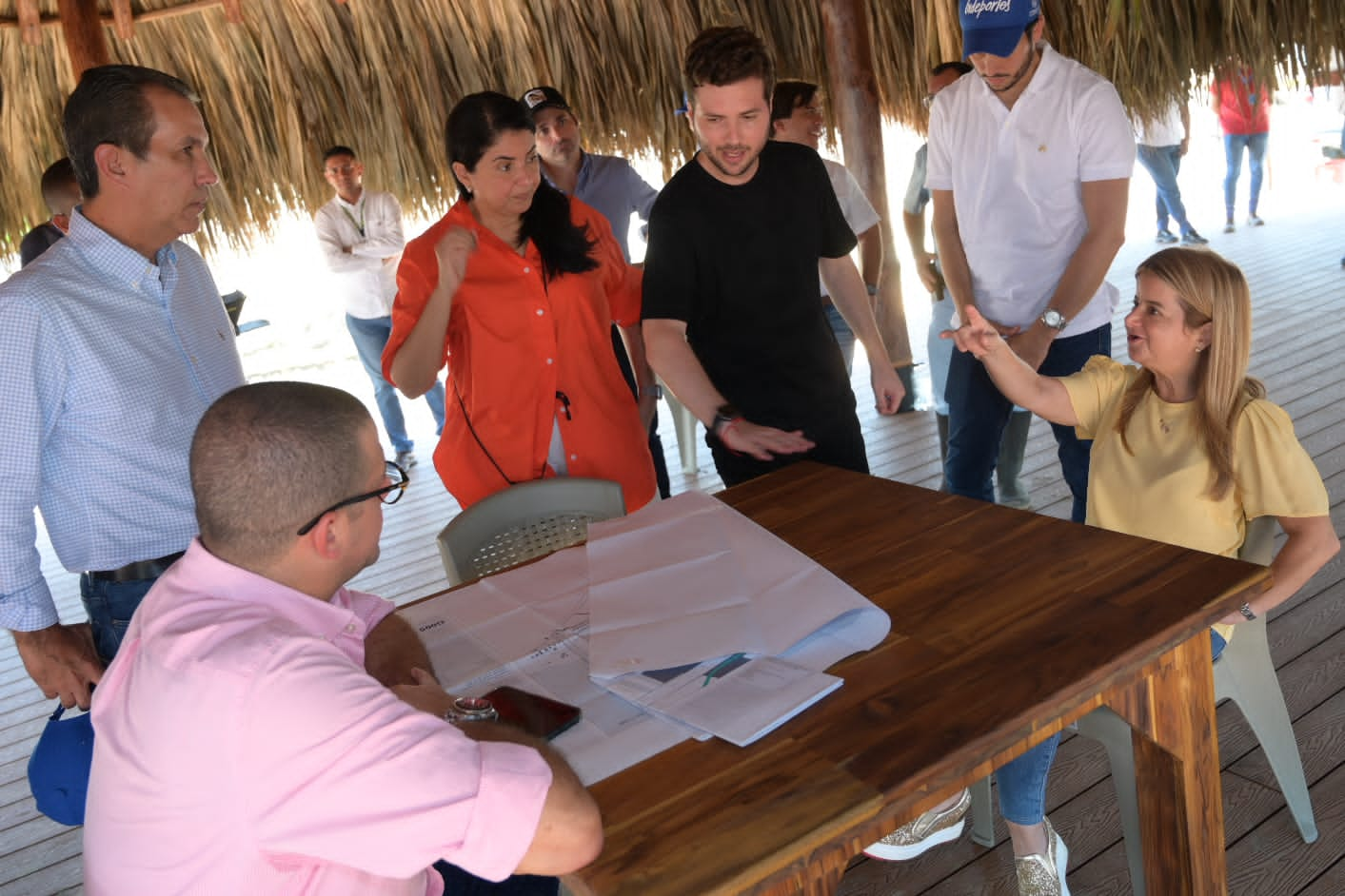 La gobernadora del Atlántico, Elsa Noguera, inspeccionó las obras de ordenamiento de playas.