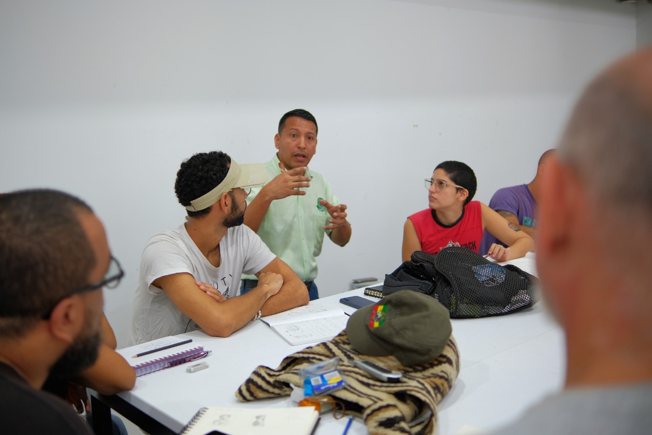 Estudiantes en sus primeros días de clases en la EDA.