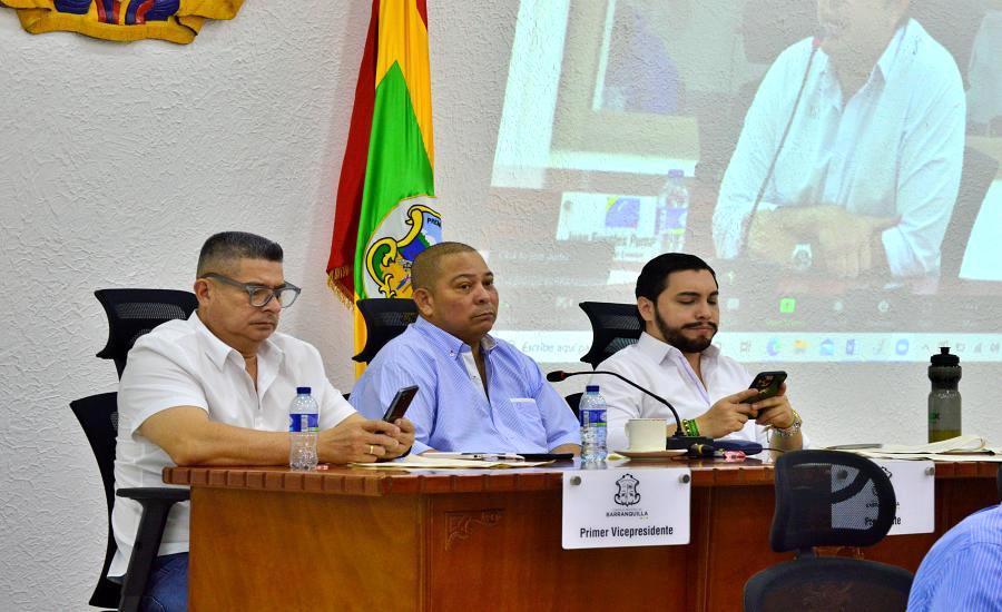 Mesa Directiva del Concejo durante la aprobación del Acuerdo.