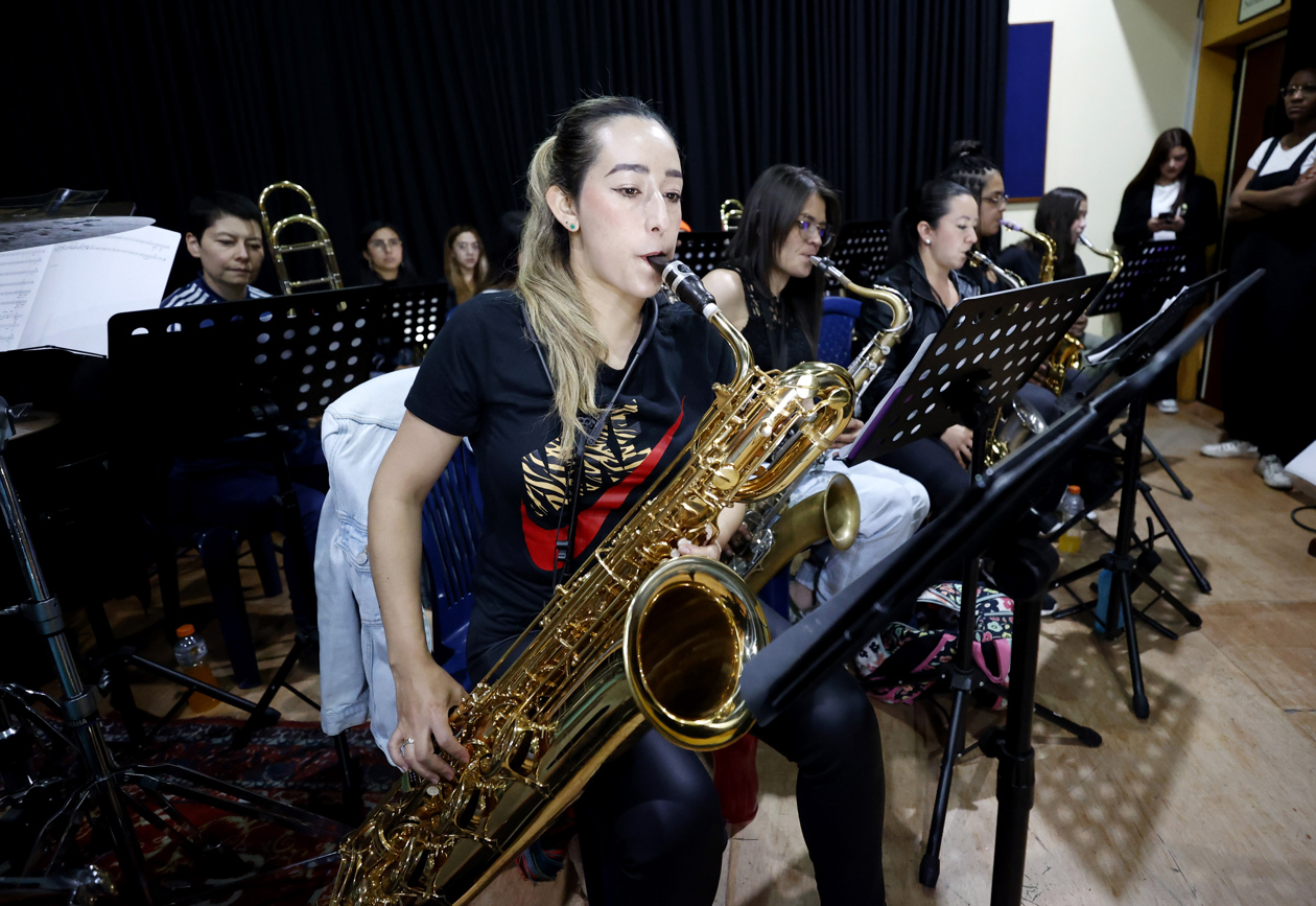 Ensayo general de la Big Band femenina en Bogotá.