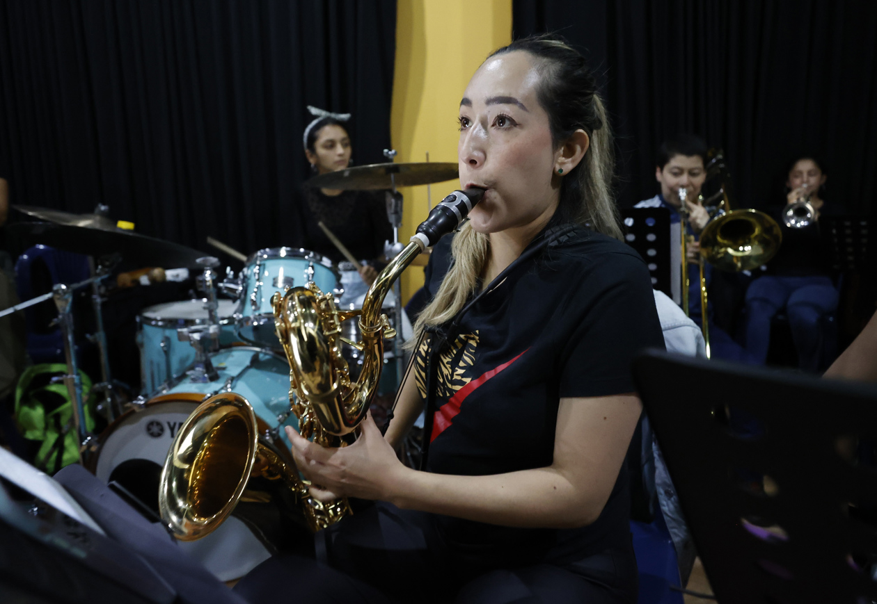 Ensayo general de la Big Band femenina en Bogotá.