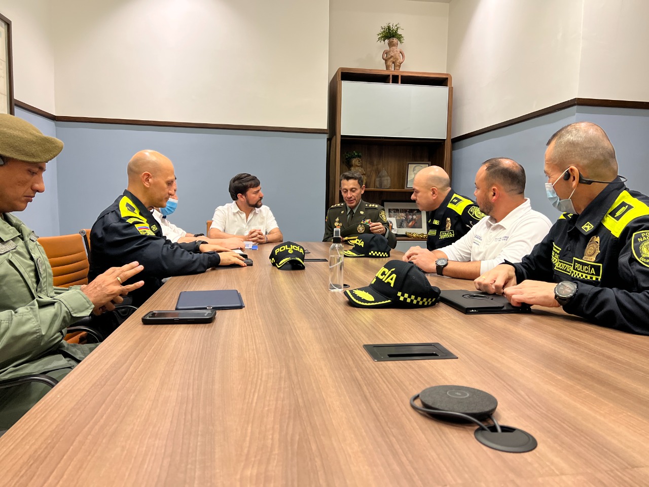 La reunión de autoridades esta noche de lunes sobre la masacre de Las Flores.