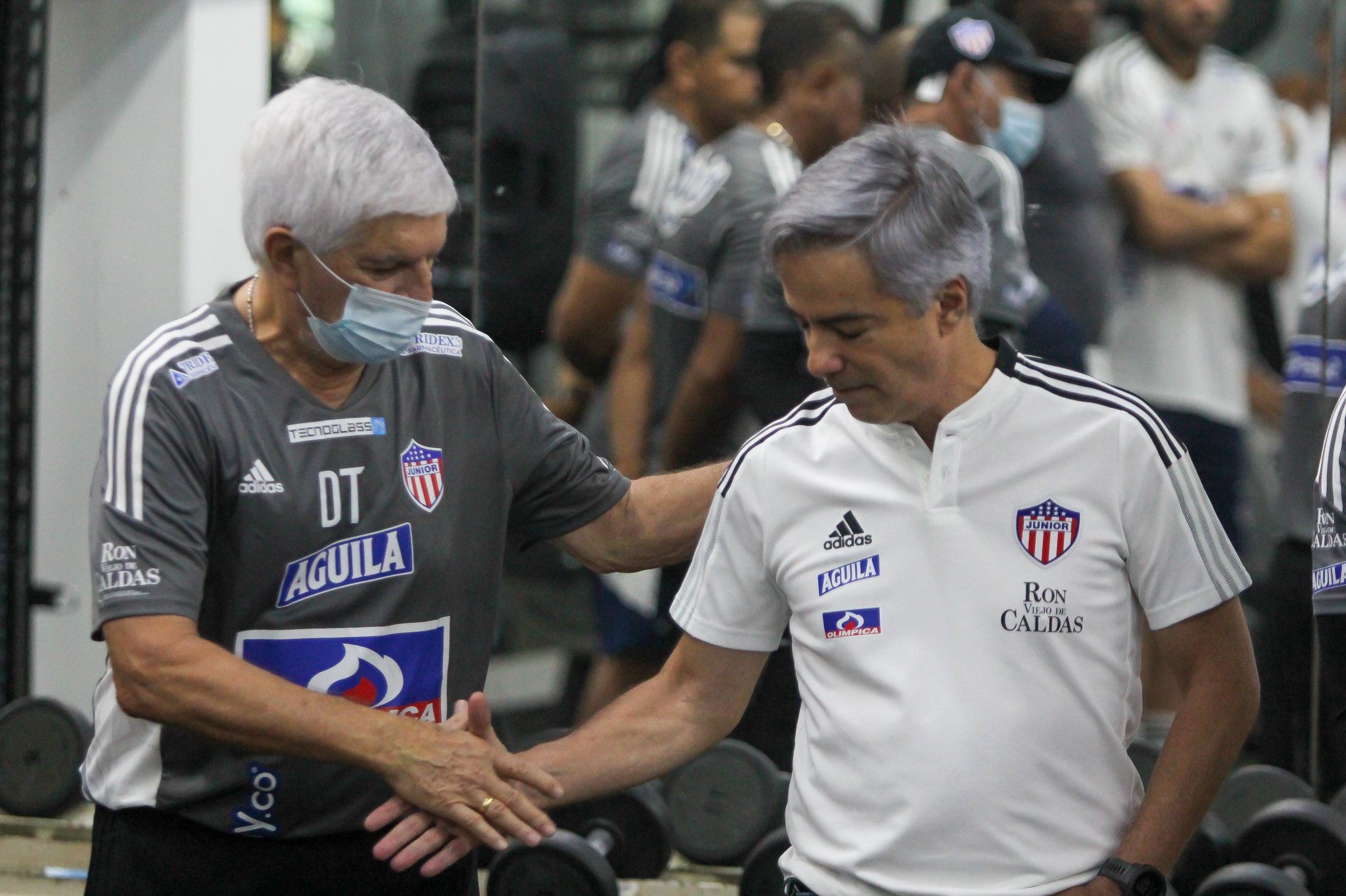 El técnico de Junior, Julio Comesaña y el presidente del club, Alejandro Arteta.