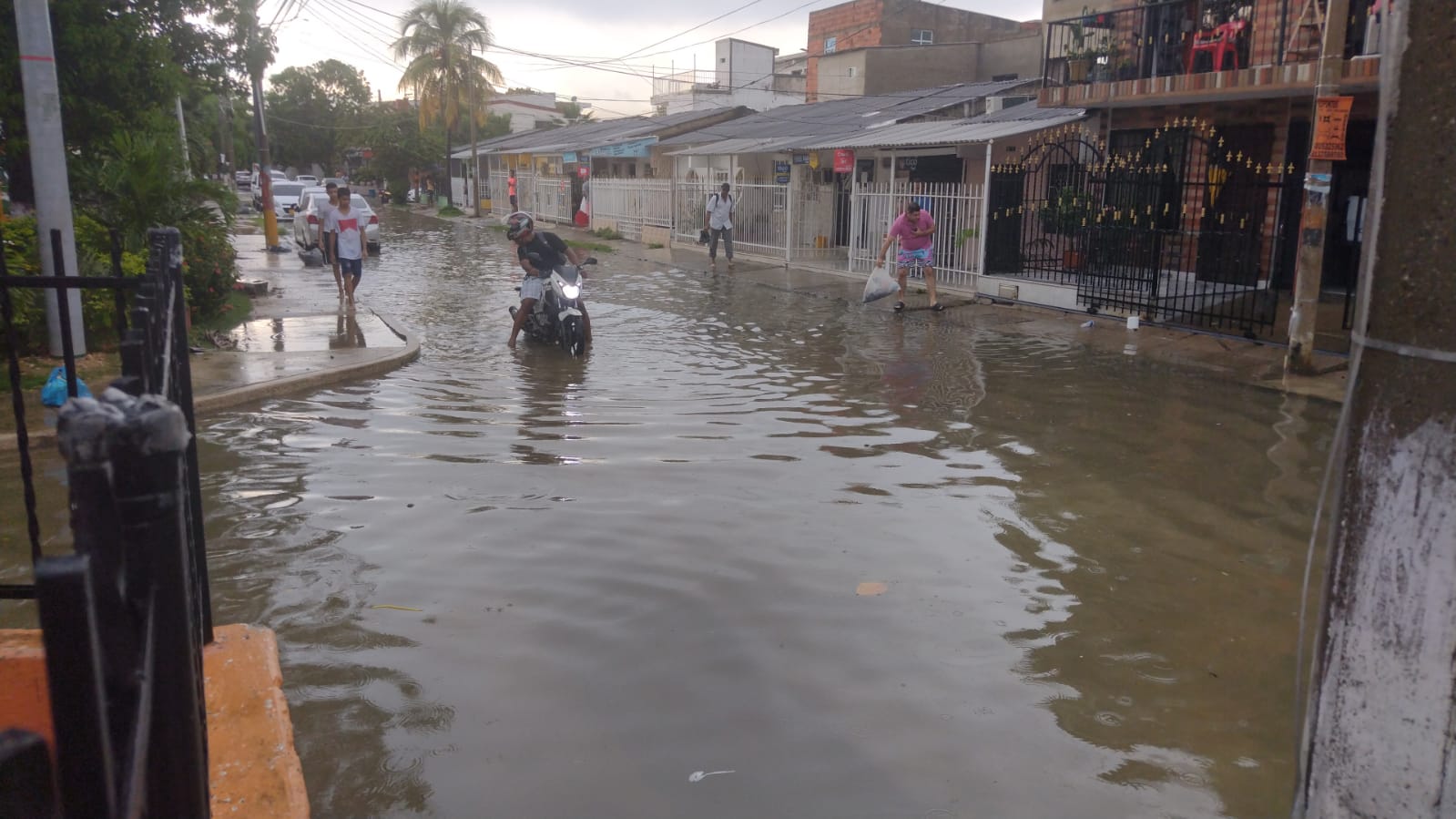 Así quedaron las calles de algunos sectores de Cartagena.