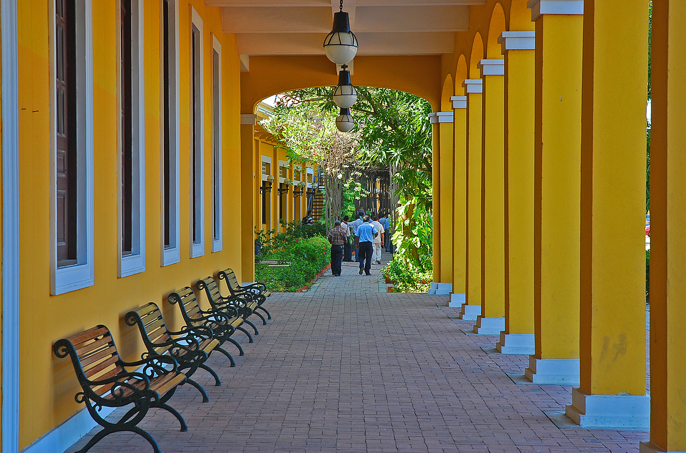 Pasillos externos de la Aduana.