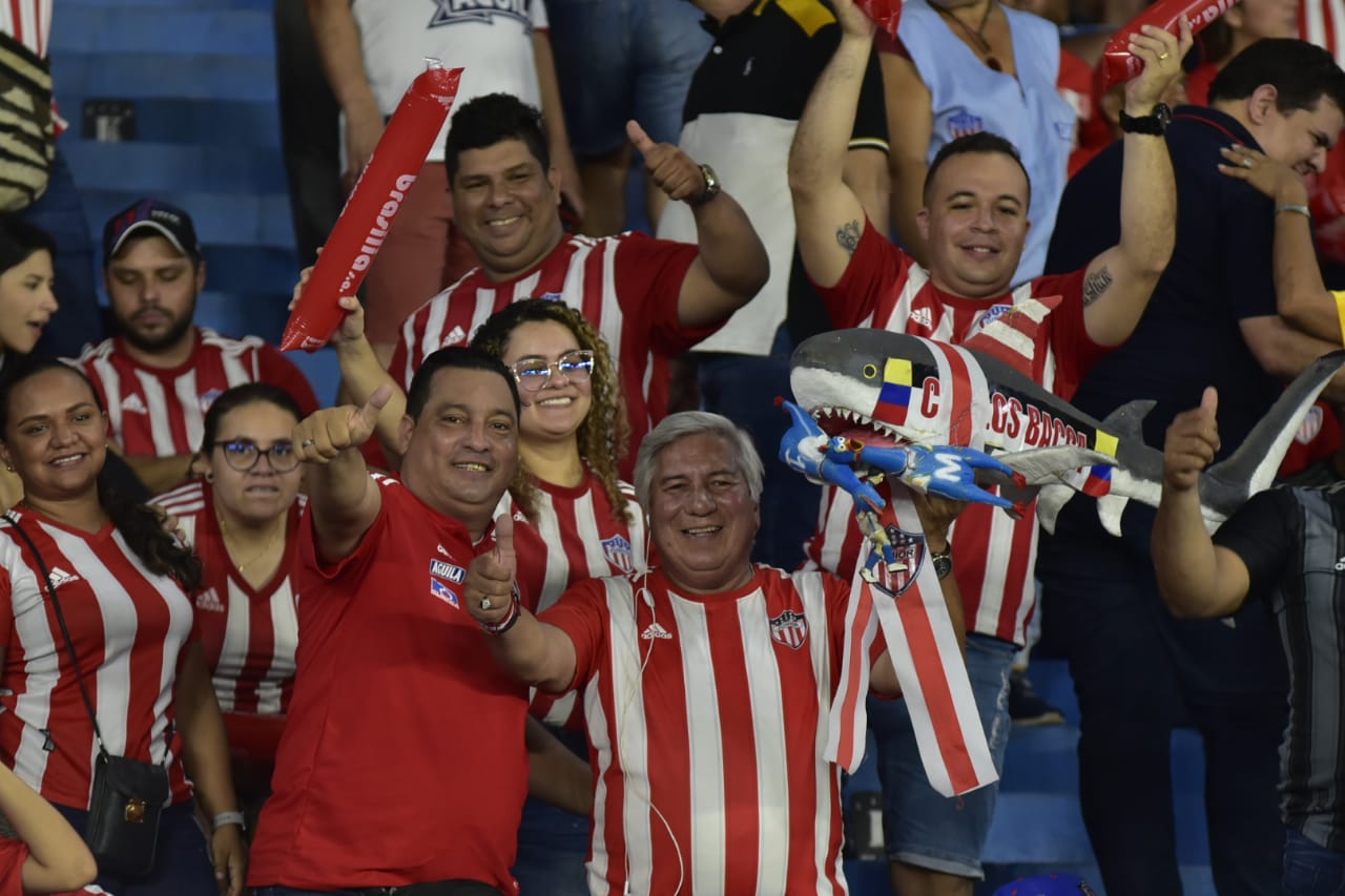 La afición apoyando a los 'tiburones'.