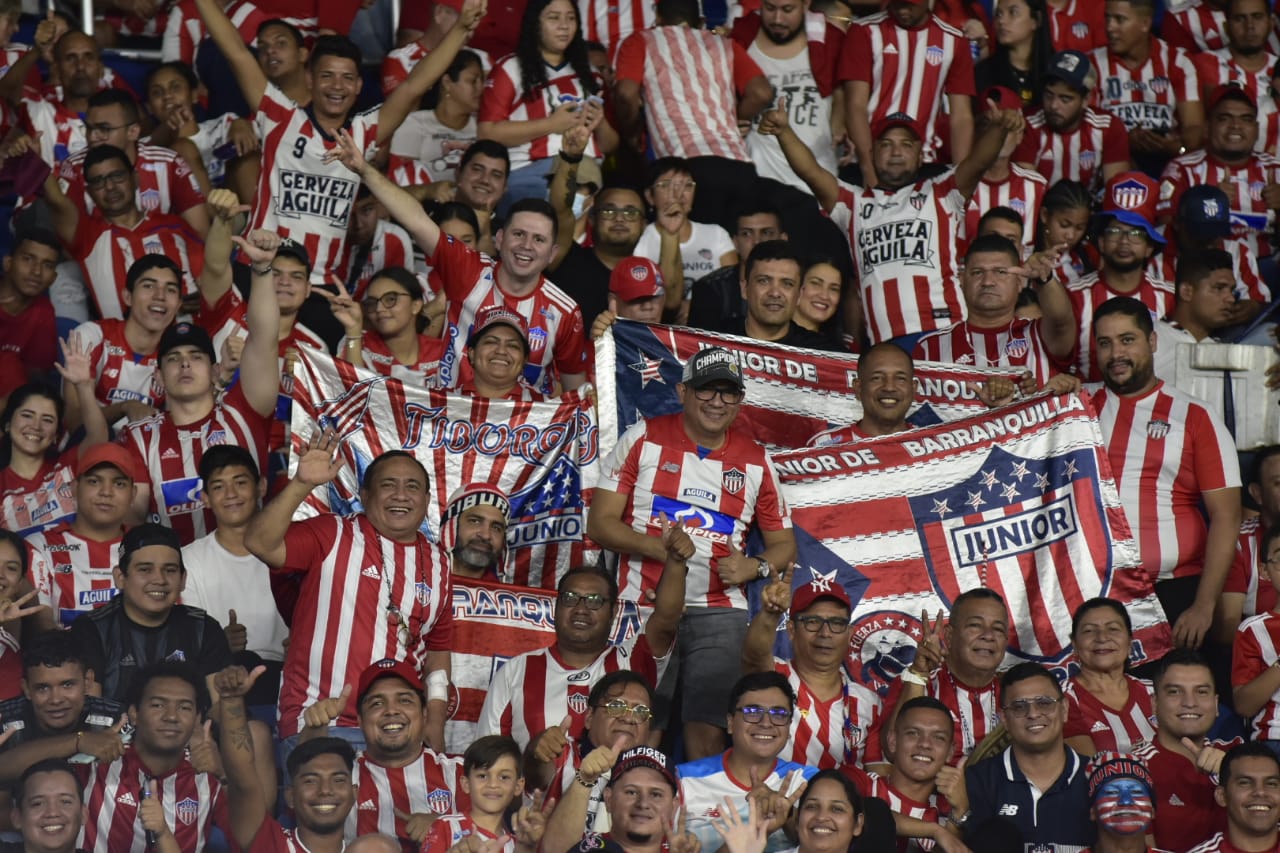 La afición apoyando a los 'tiburones'.