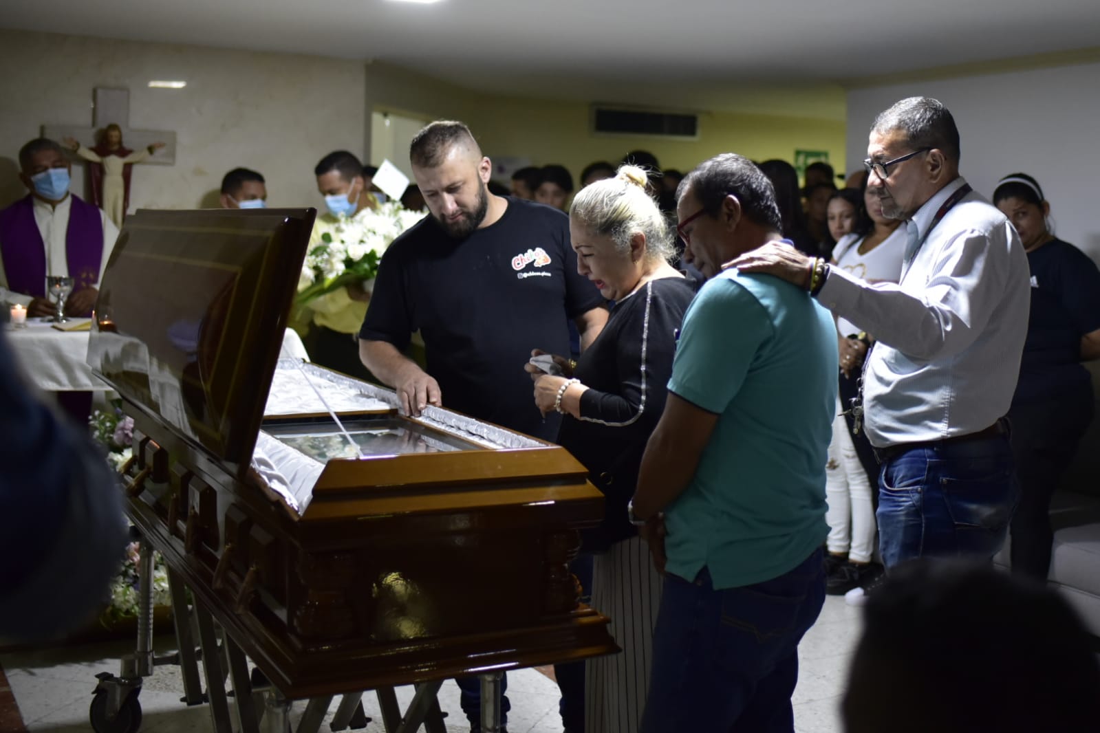 Luto por la muerte de Luis Quiñones.