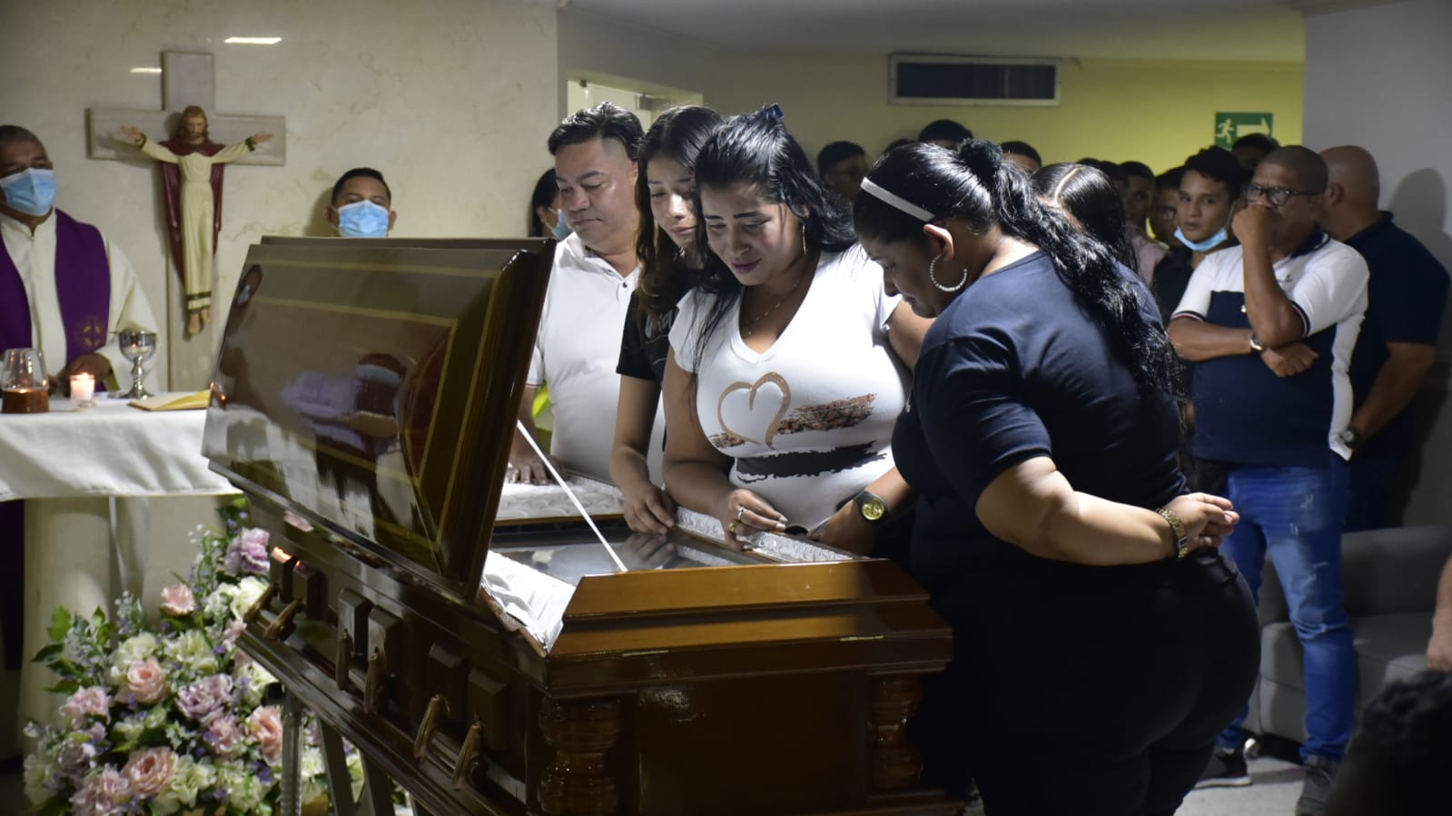 Escenas de dolor por la muerte de Luis Quiñones,