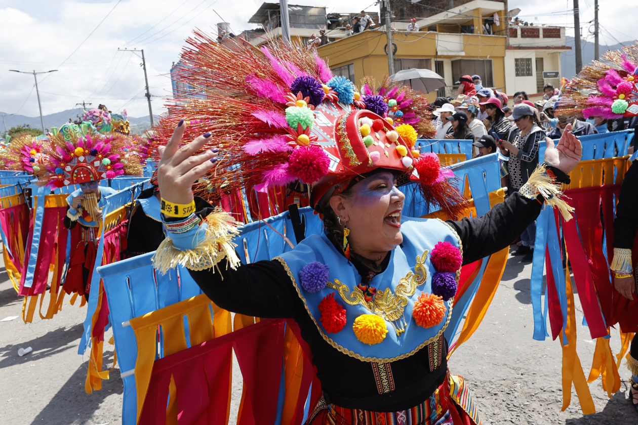  Artistas recorren las calles de Pasto en el tradicional Desfile Magno.