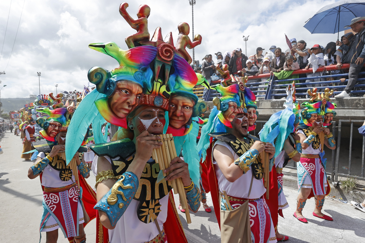  Artistas recorren las calles de Pasto en el tradicional Desfile Magno.