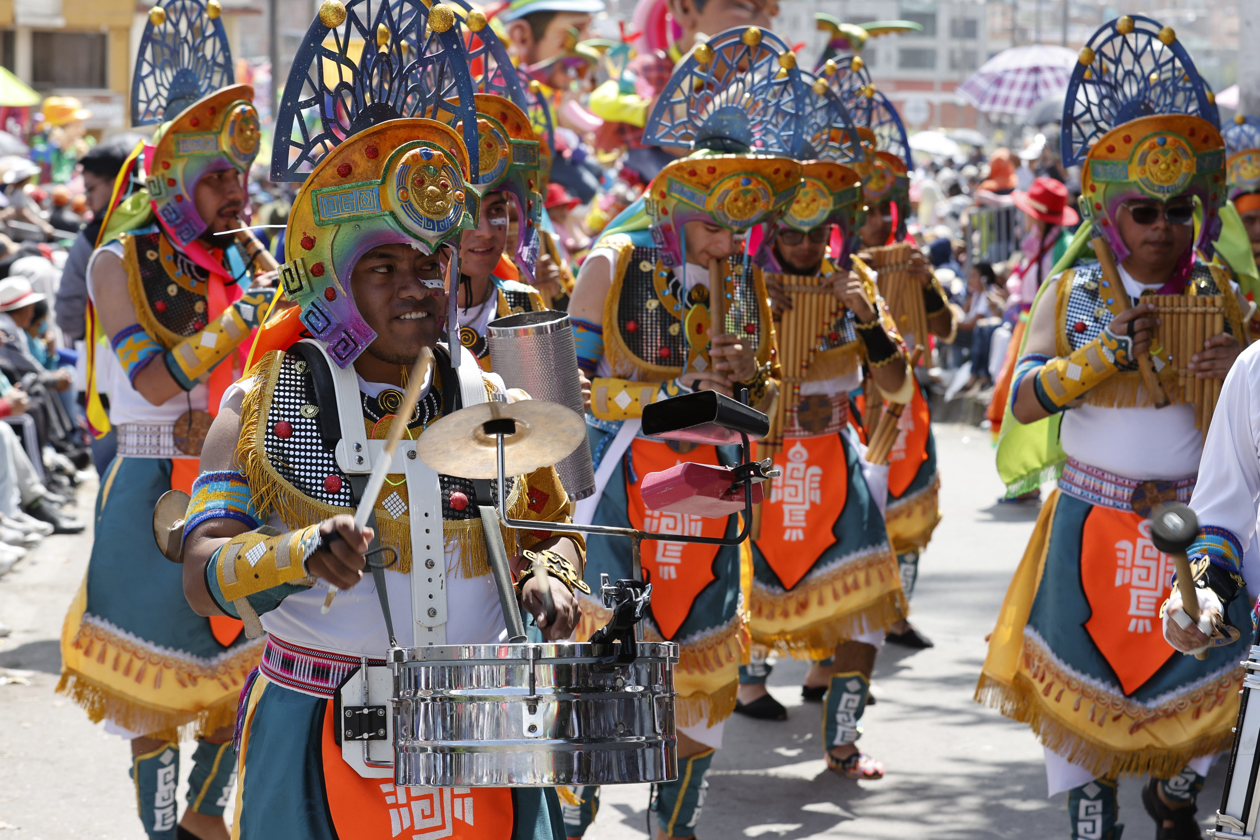  Artistas recorren las calles de Pasto en el tradicional Desfile Magno.